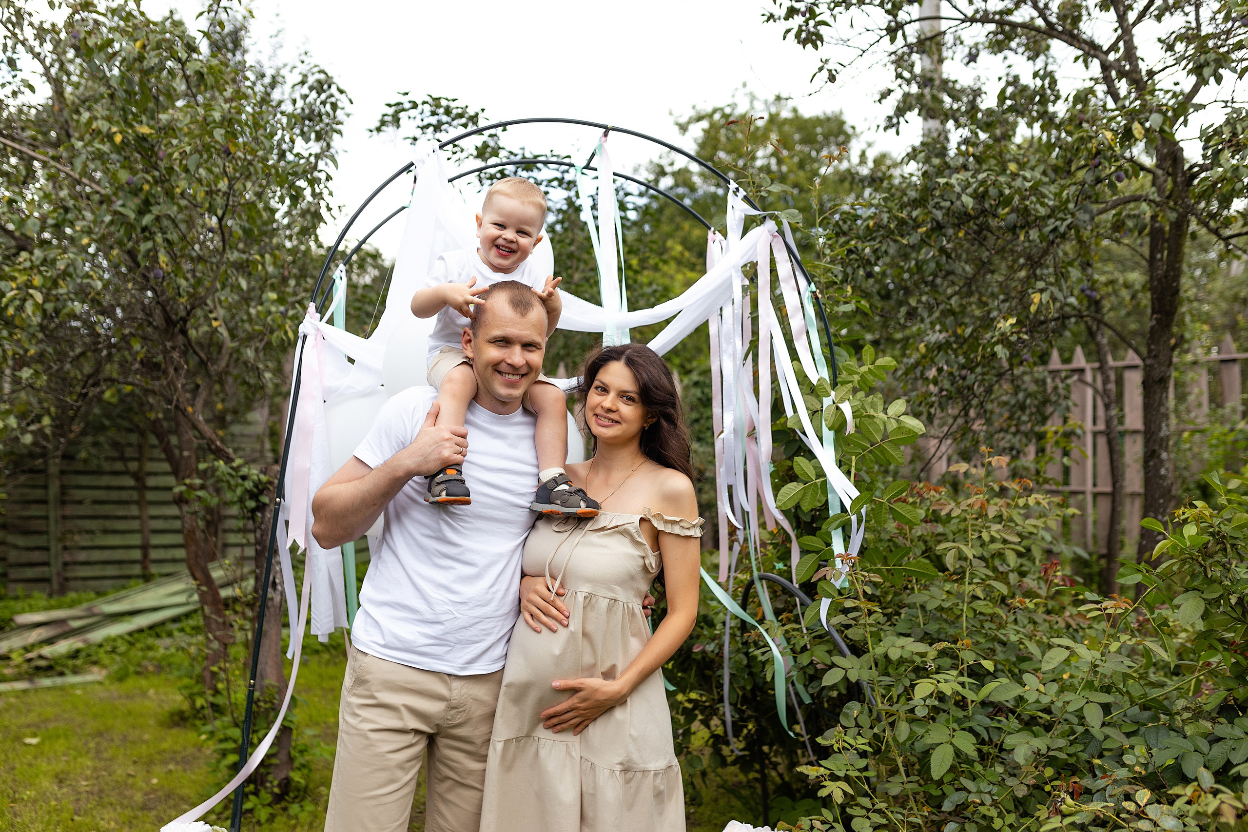 Фотосессия беременности на фотодаче в Купавне. Фотограф в Железнодорожном и Балашихе