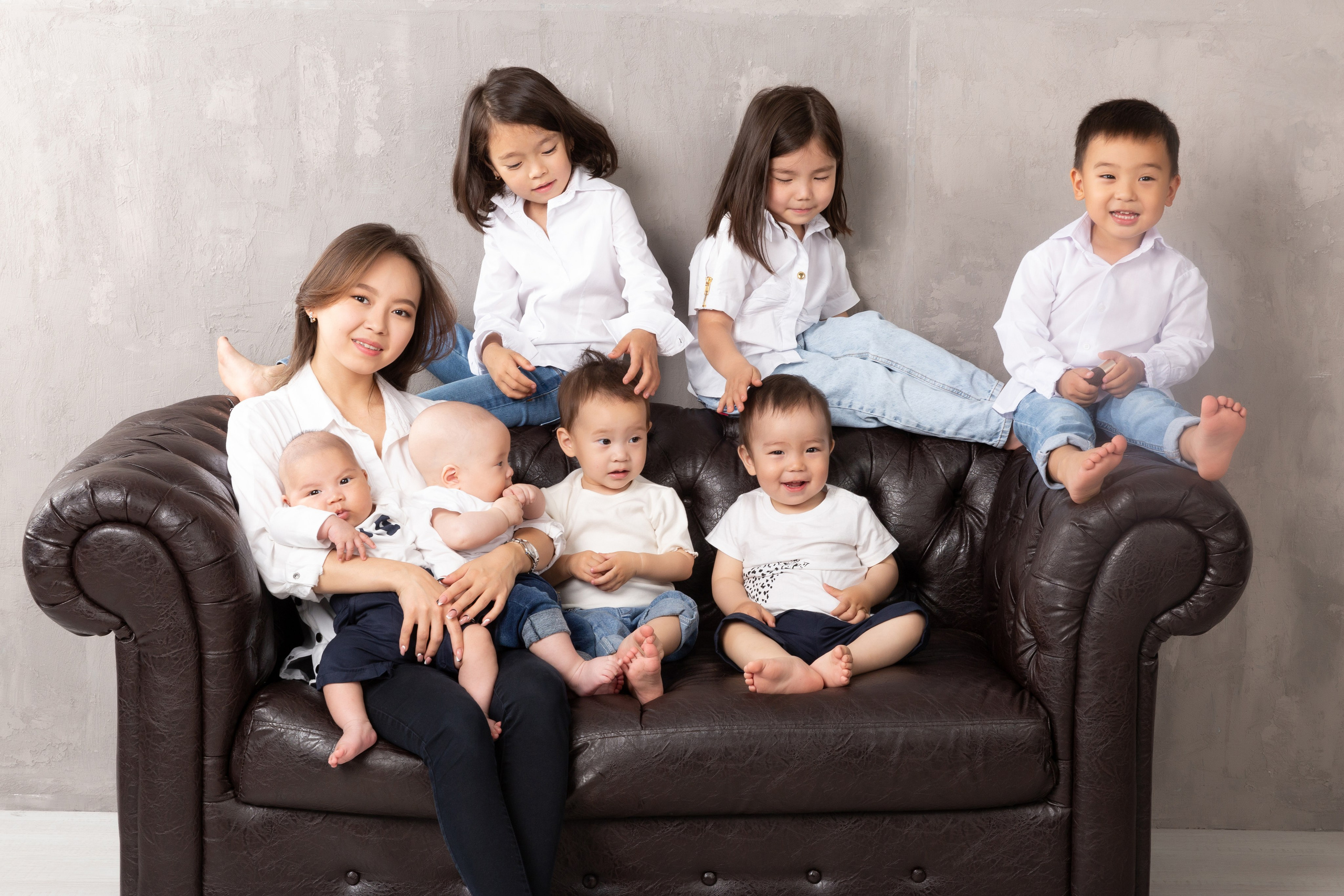 Аяулым и семья. Фотостудия Алматы. Семейная и детская фотостудия Family studio.Фотограф Алматы