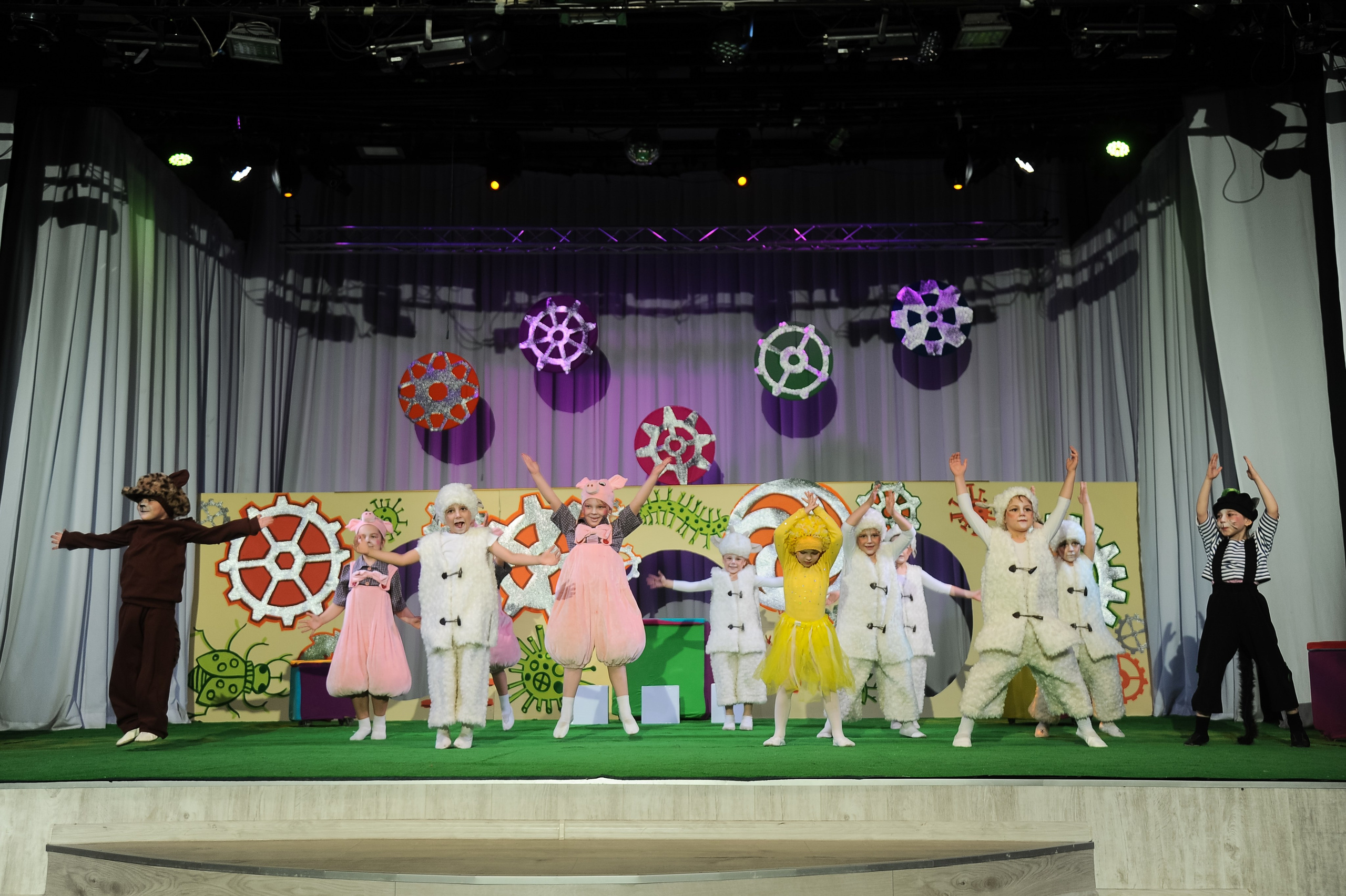 Выпускной 2025, детский центр «Самовар». Фотограф Олег Юршевич Солигорск Минск