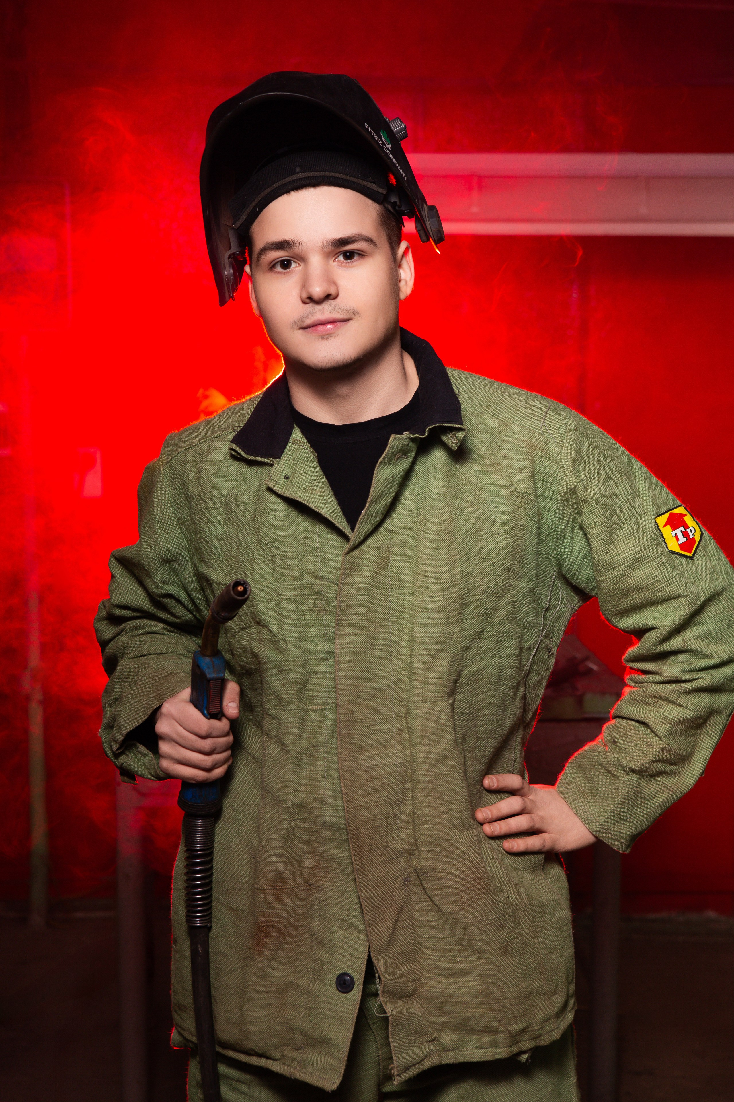 Портретная Фотосессия в Цеху для Выпускников Сварщиков | Твой Альбом Мценск. ТВОЙ АЛЬБОМ / ТВОИ ПРАВИЛА