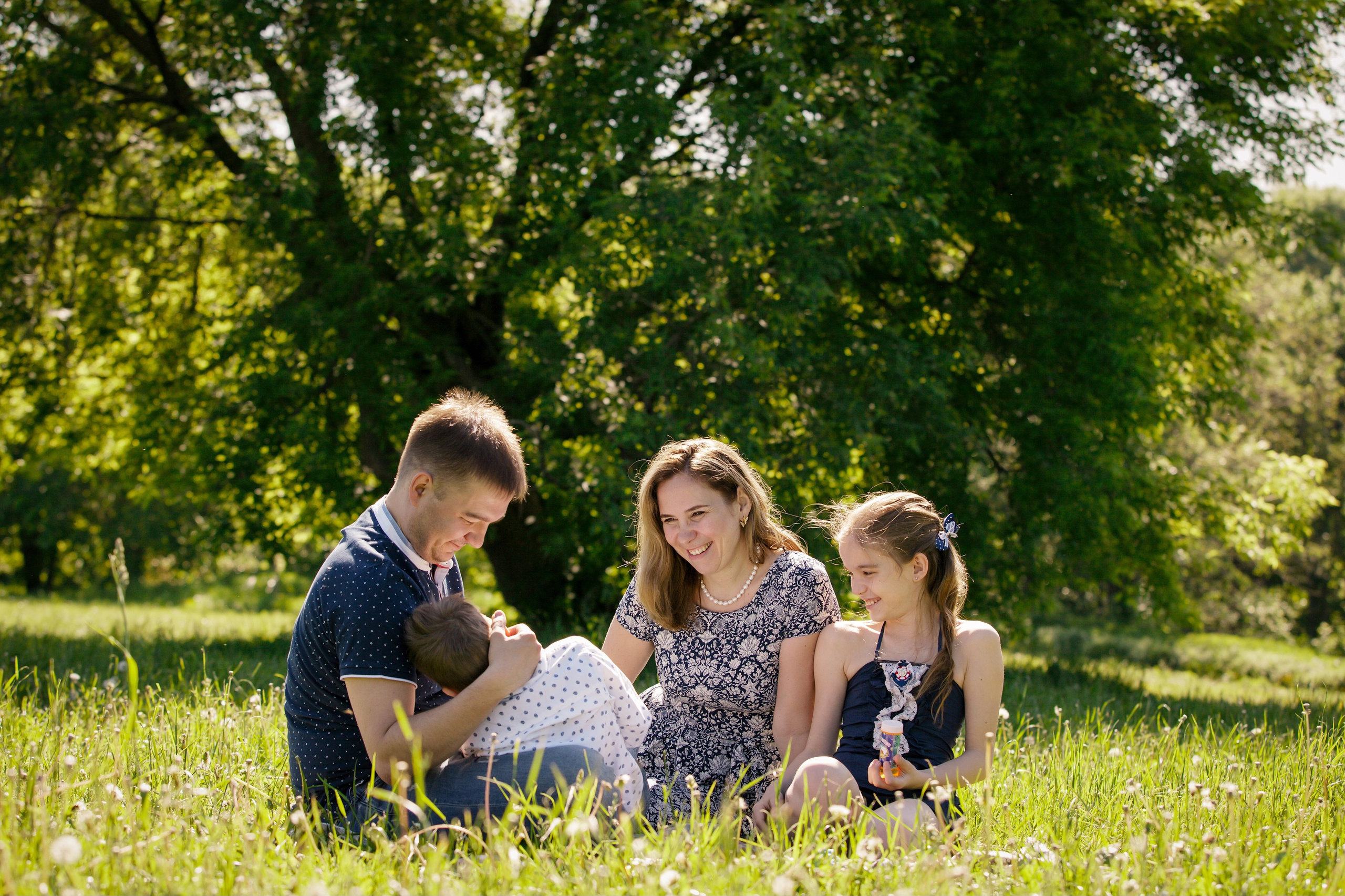 Семейная съемка в парке. Фотографы в Москве Светлана Устинова и Сергей Грачев