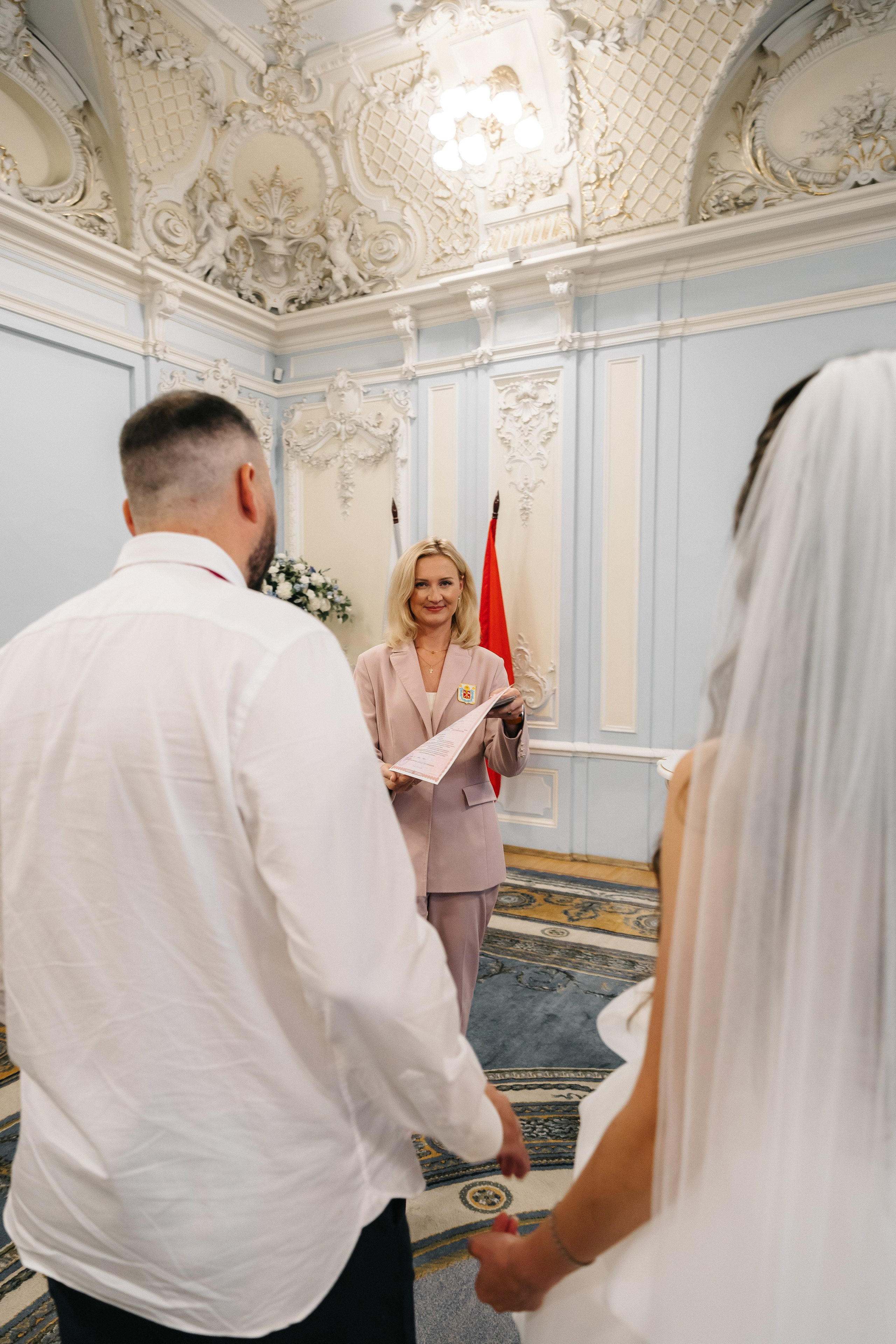 ДВОРЕЦ № 2 | Июль, кабриолет, академия Штиглица. Свадебный фотограф в Санкт-Петербурге Полина Корзухина