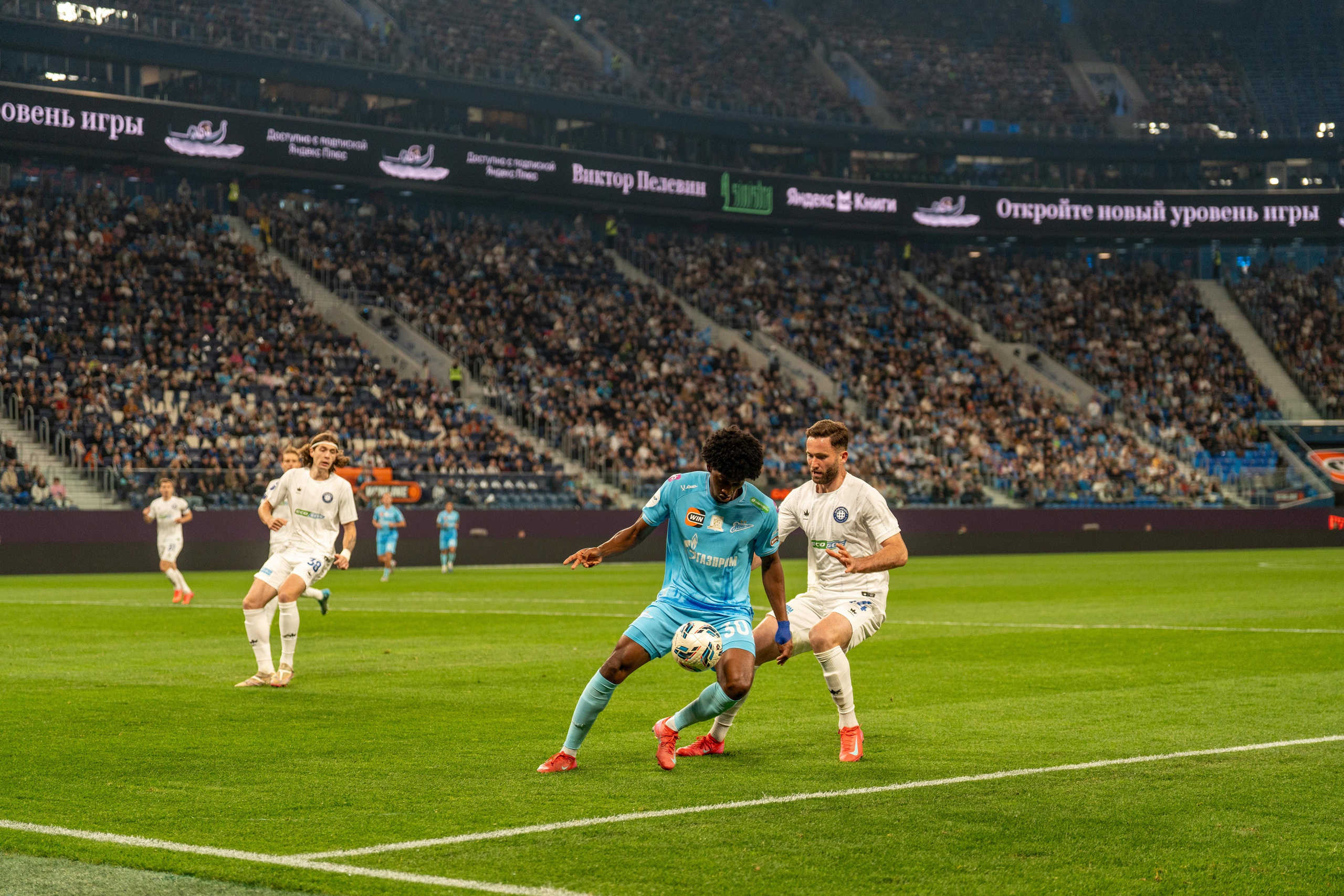 Игровой момент матча Зенит – Оренбург на Газпром Арене, репортаж спортивного фотографа Санкт-Петербург