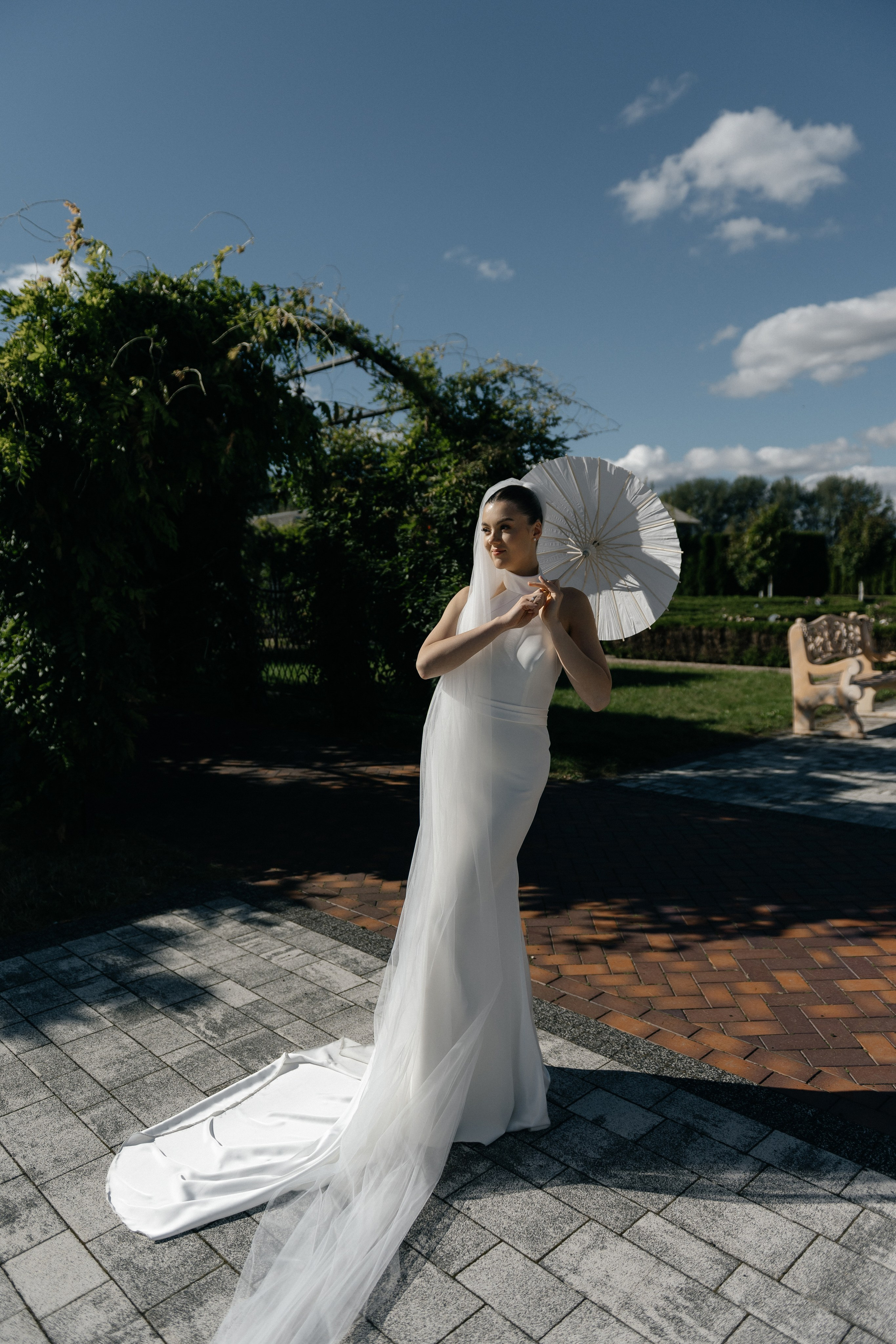 Wedding day in VERSAL PARK. Wedding PHOTOGRAPHER Andrew Vnukov
