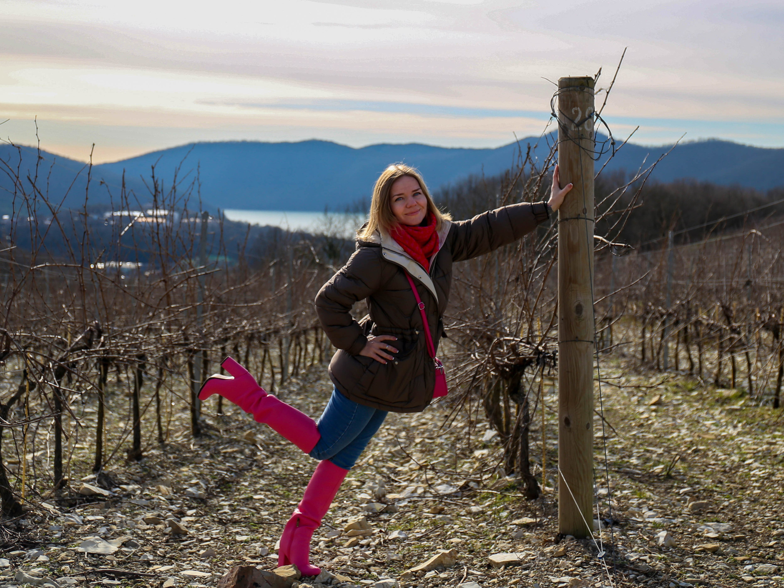 Зимняя фотосессия в Абрау-Дюрсо. Семейный и детский фотограф Екатерина Черняева. Снимаю портреты, love story, фотопрогулки, работаю на улице, в кафе, студии, дома у клиента