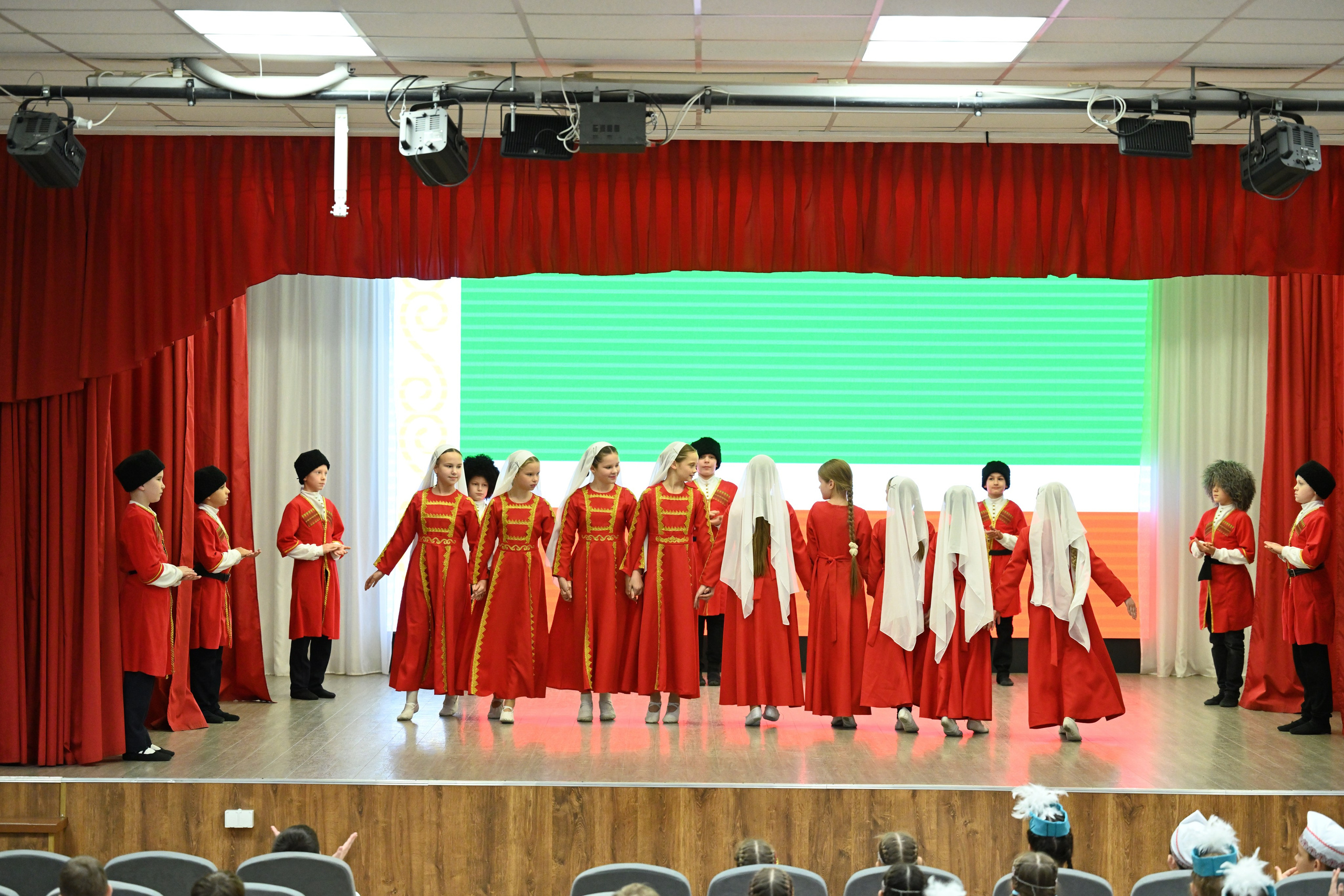 2025-11-21 День семьи 127. Снежинск фото Андрианов