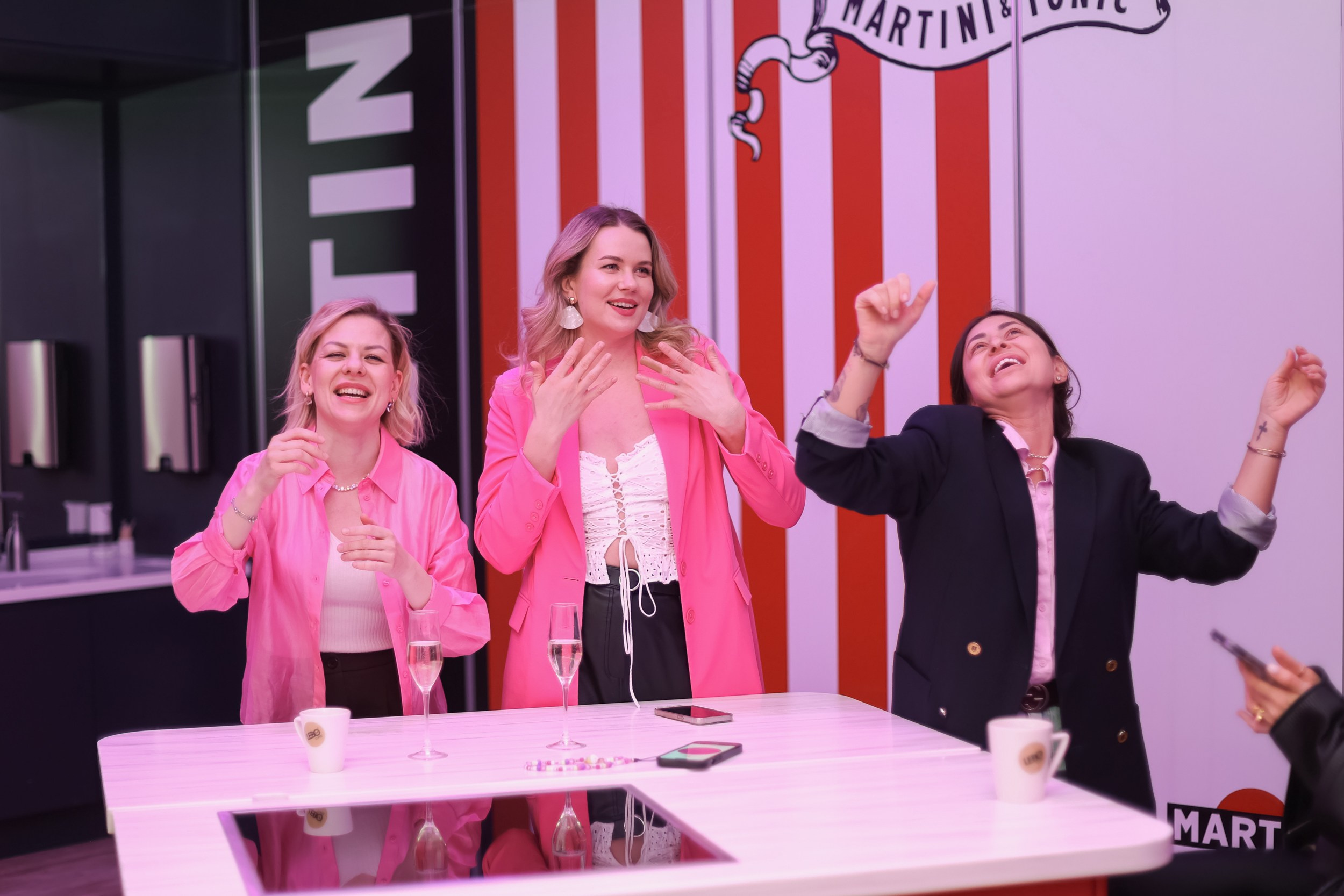 Вечеринка 8 марта в EventyOn. Репортажный фотограф видеограф в Москве Ольга Плаксина