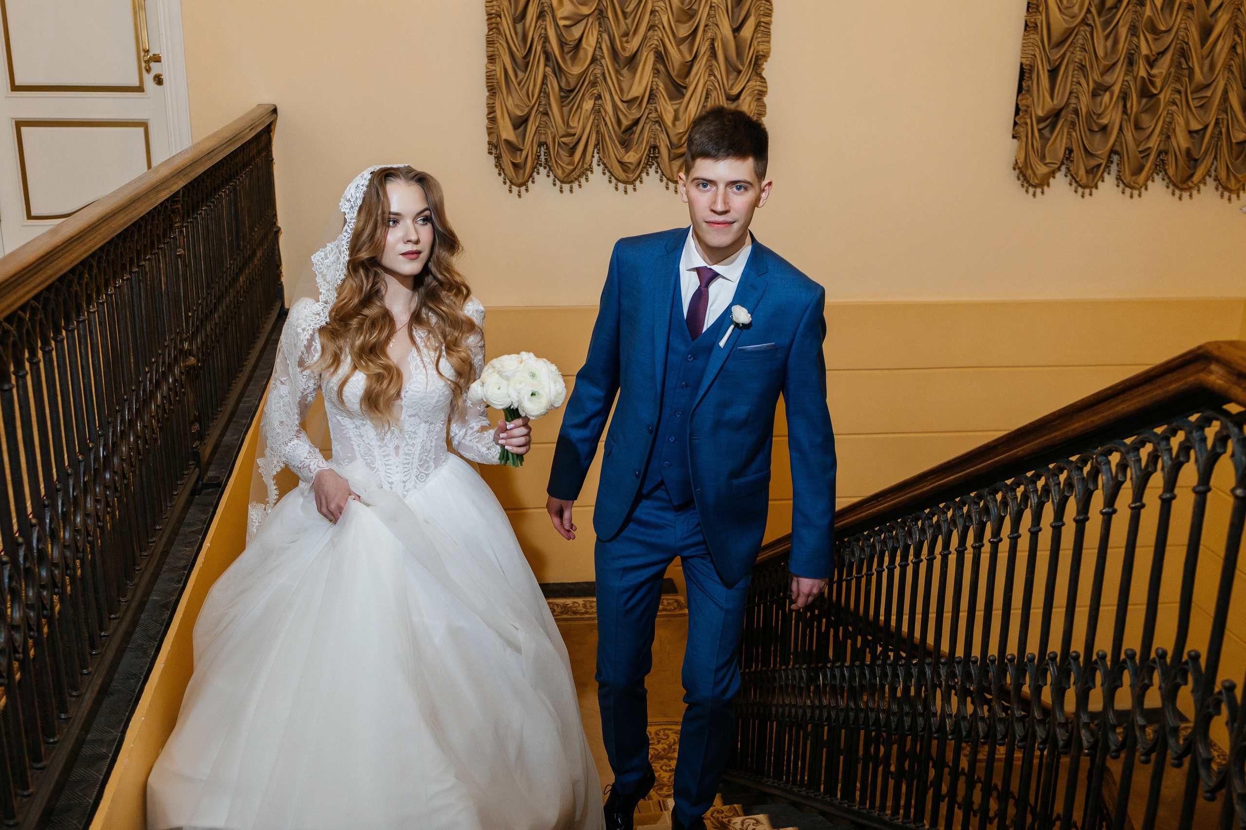 Роскошное утро пары в номере отеля. Олег Сверчков | Свадебный фотограф Вологда