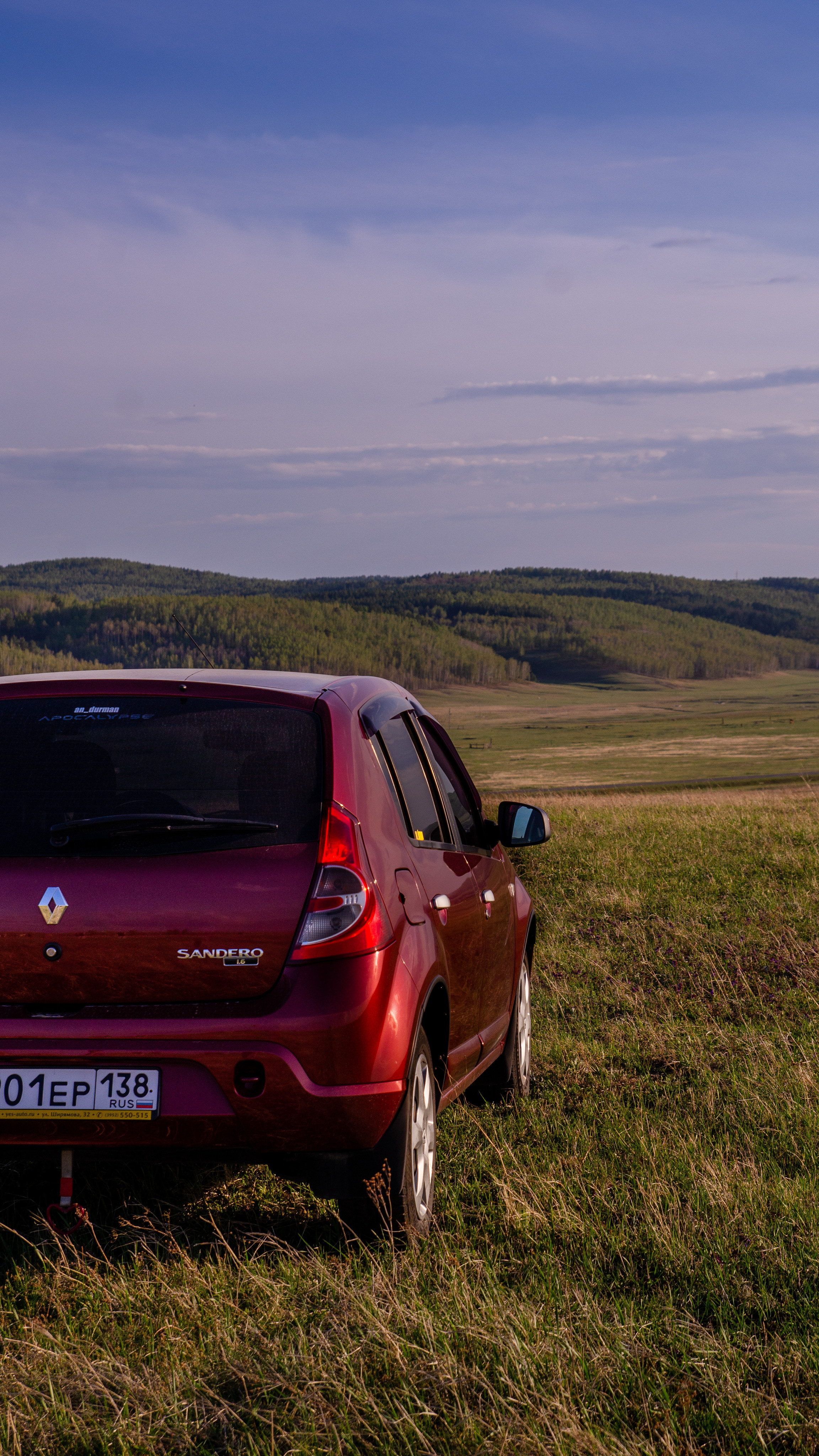 Renault Sandero. Фотограф, видеограф и пилот дрона на Байкале