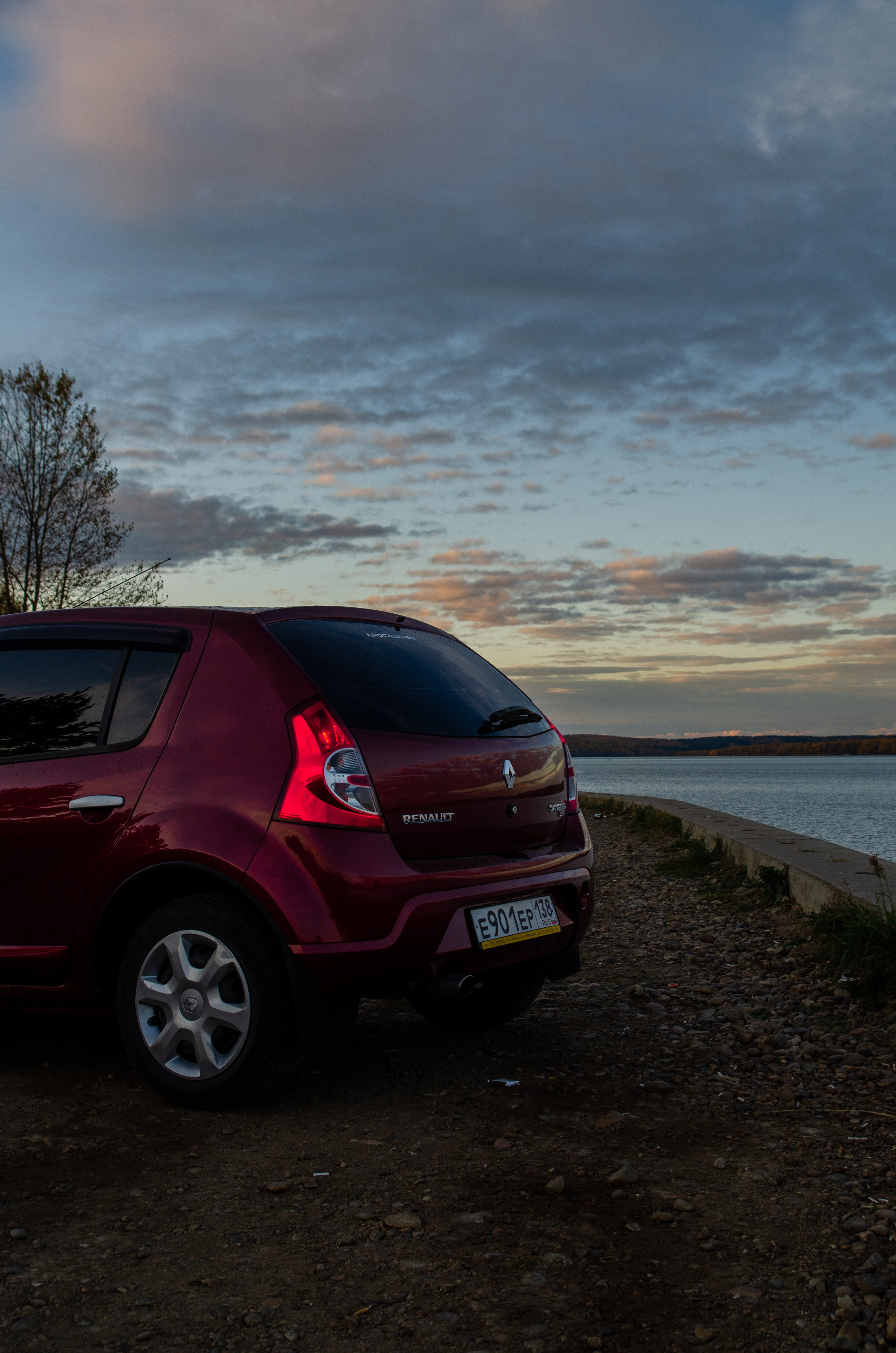 Renault Sandero. Фотограф, видеограф и пилот дрона на Байкале