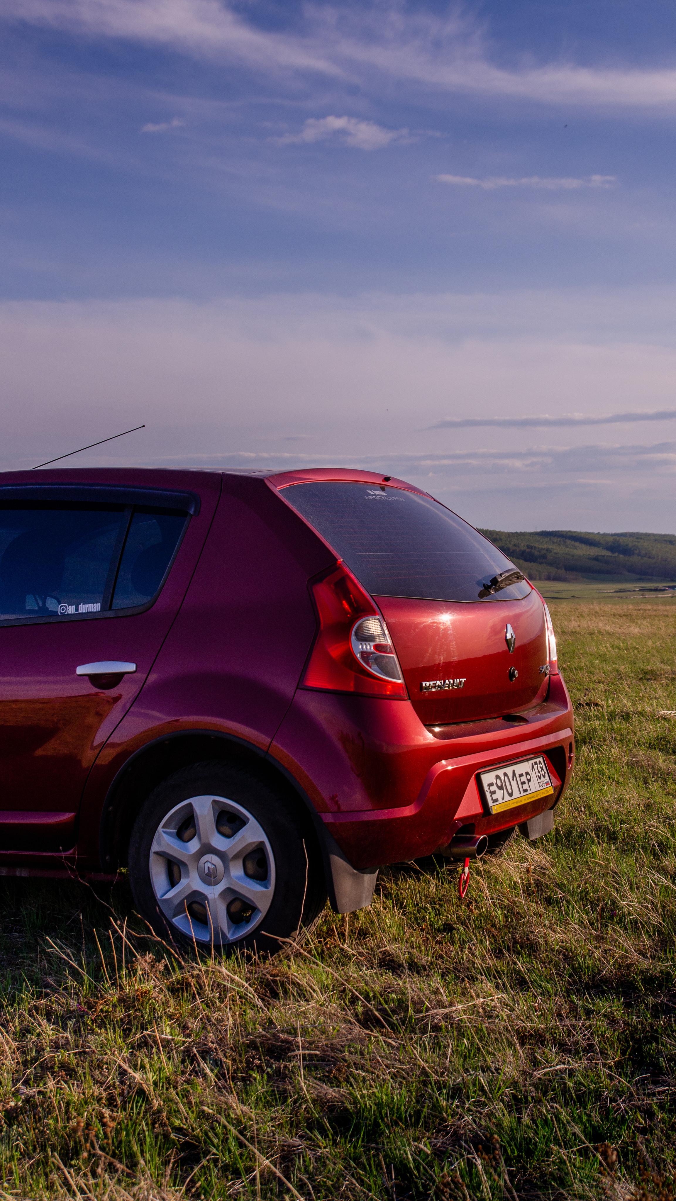 Renault Sandero. Фотограф, видеограф и пилот дрона на Байкале