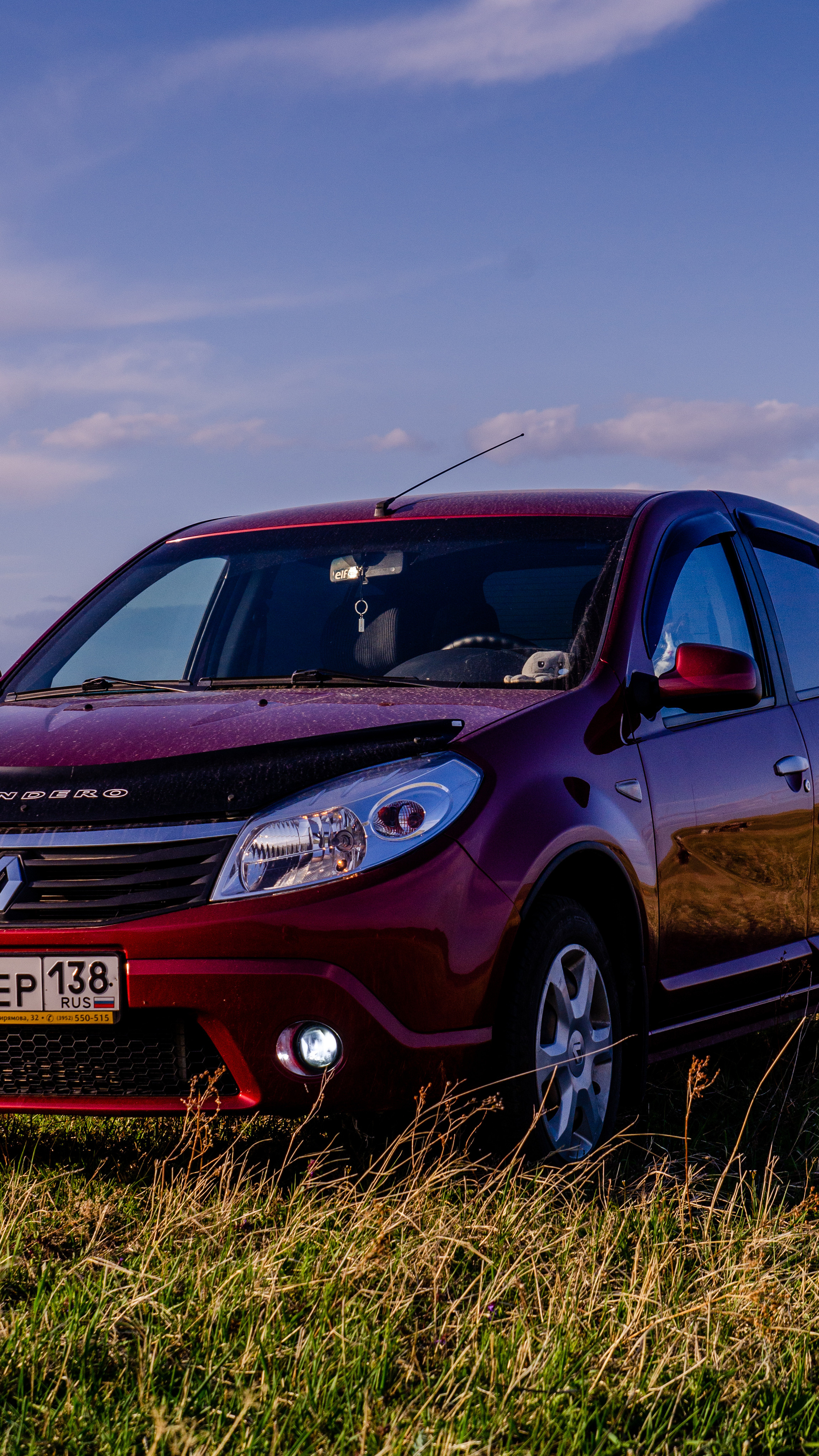 Renault Sandero. Фотограф, видеограф и пилот дрона на Байкале