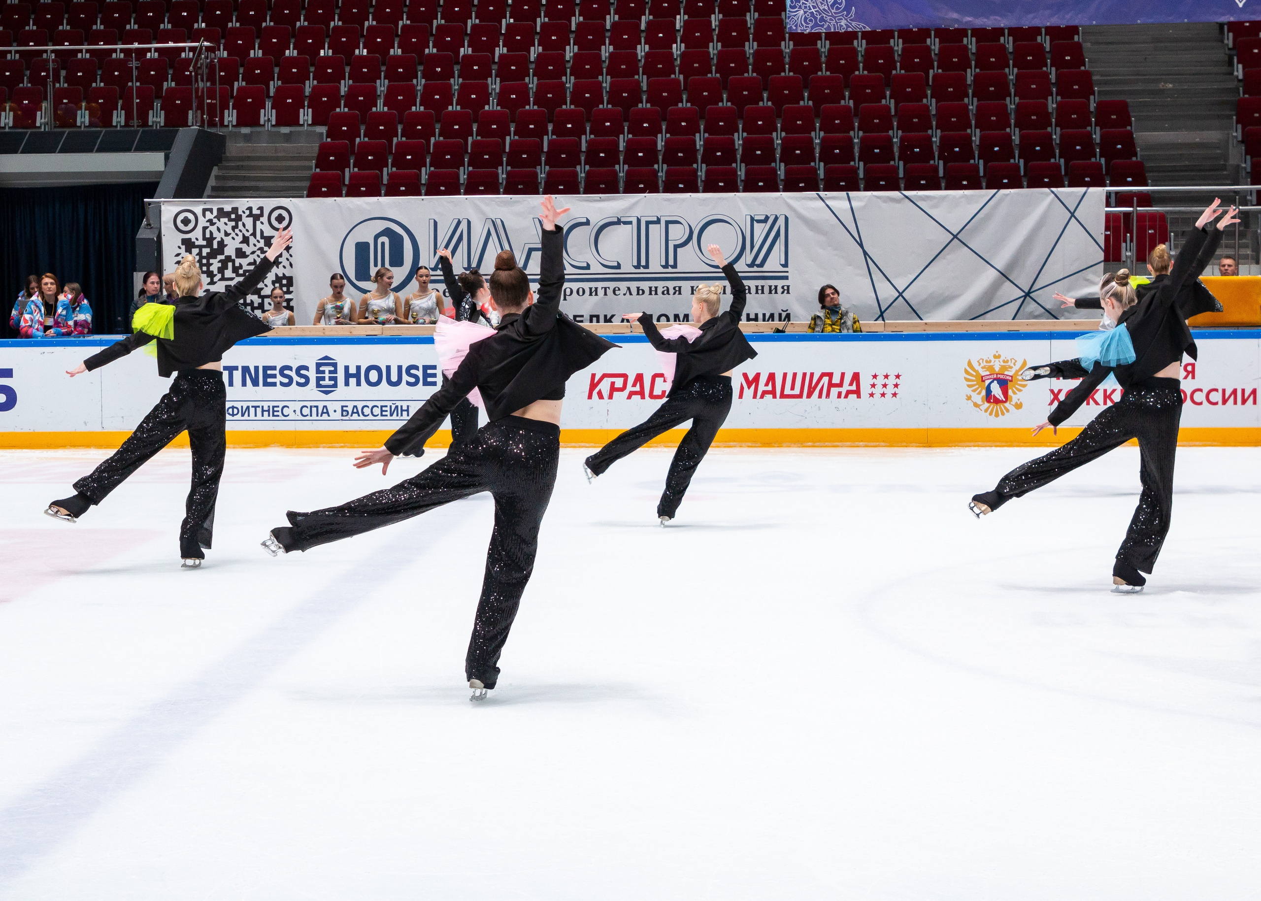 VII Ежегодный фестиваль массовых танцев на льду и фигурного катания «Петровский лёд» Санкт-Петербург 2024. Репортажный фотограф в Москве