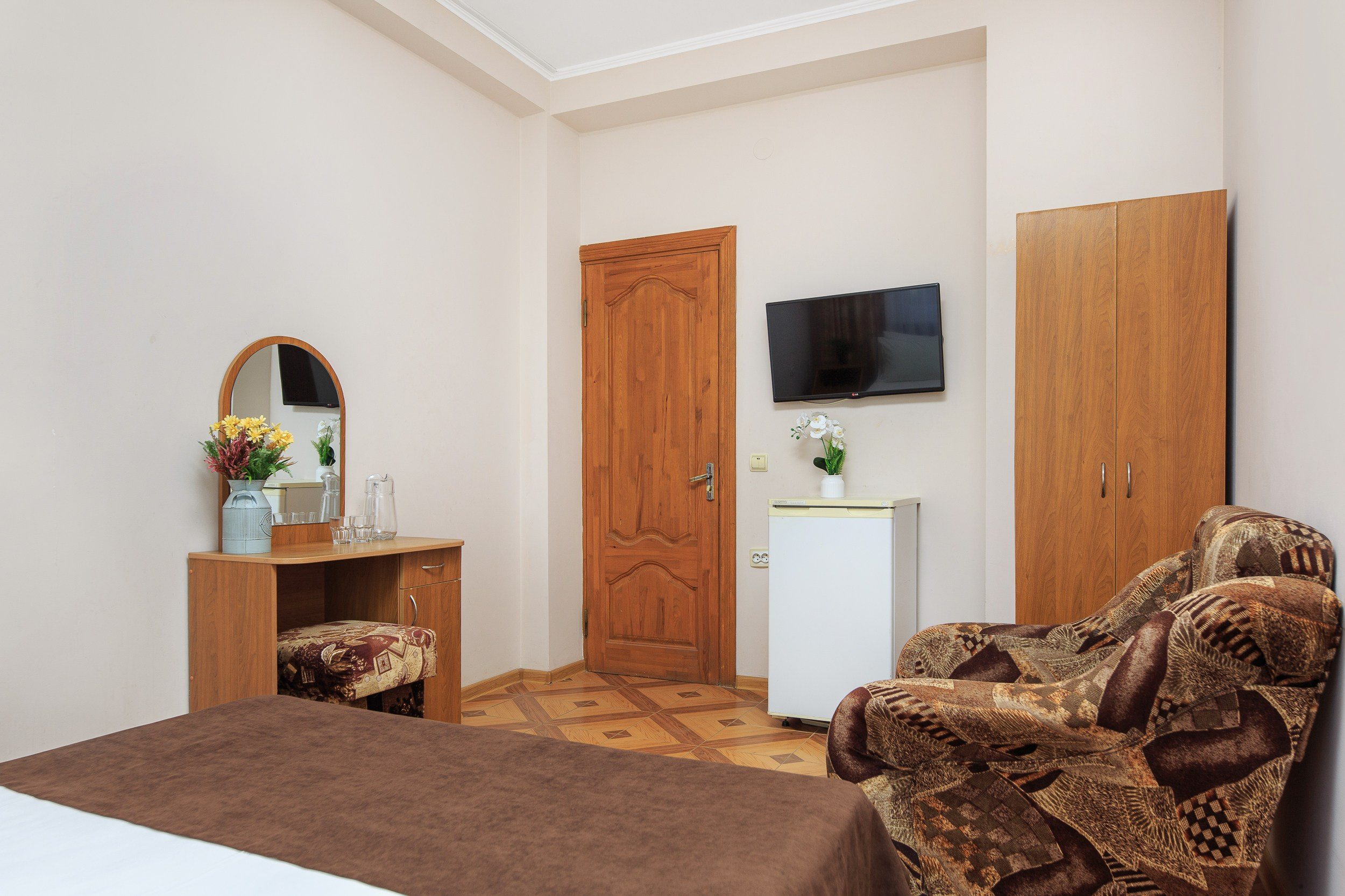 Фотосъёмка номеров с дополнительным освещением. Профессиональная фотосъёмка интерьеров, предметная фотосессия еды для меню г. Анапа