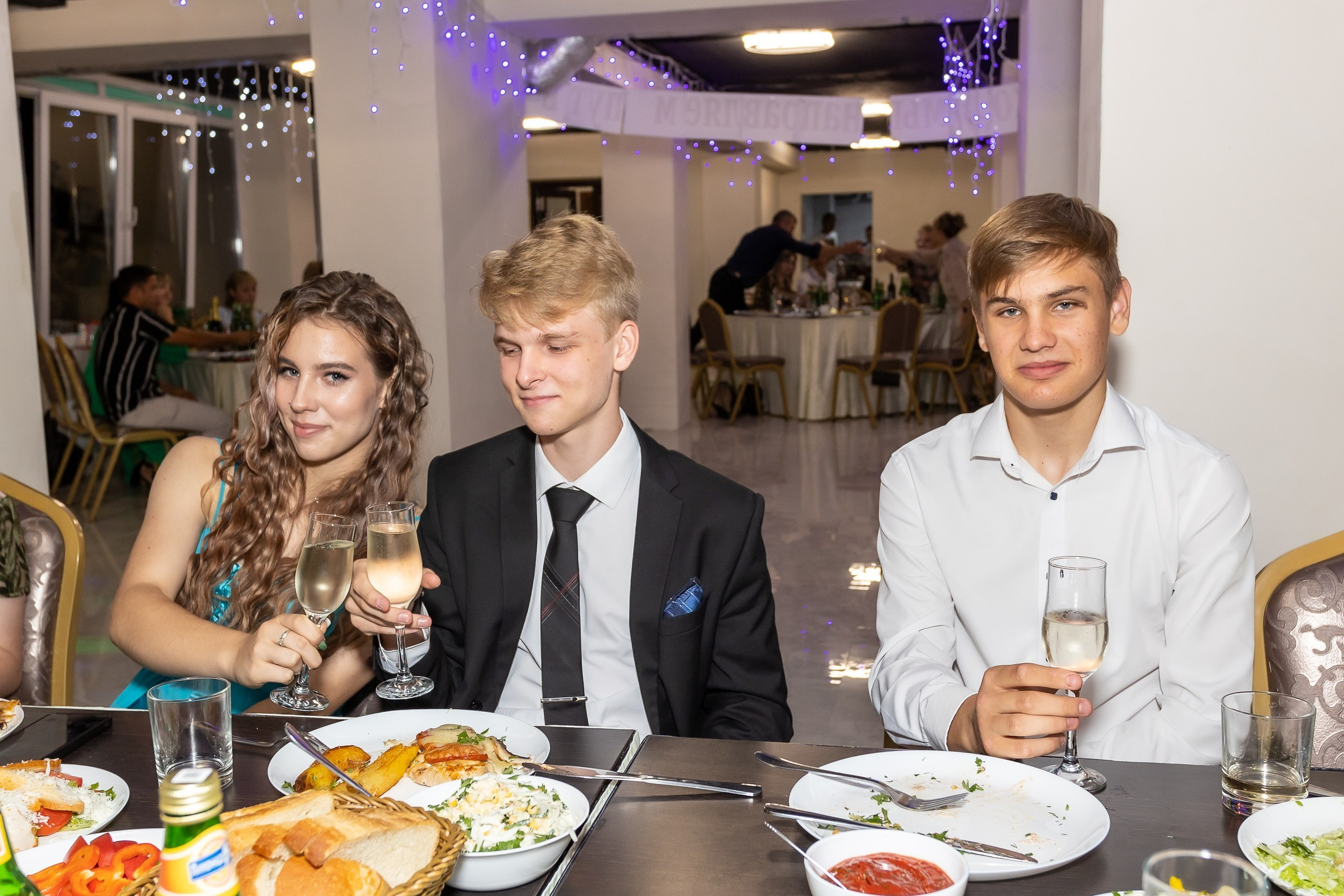 Вручение аттестата и выпускной вечер. Выпускные альбомы Майкоп, Краснодар Елена Золотарева