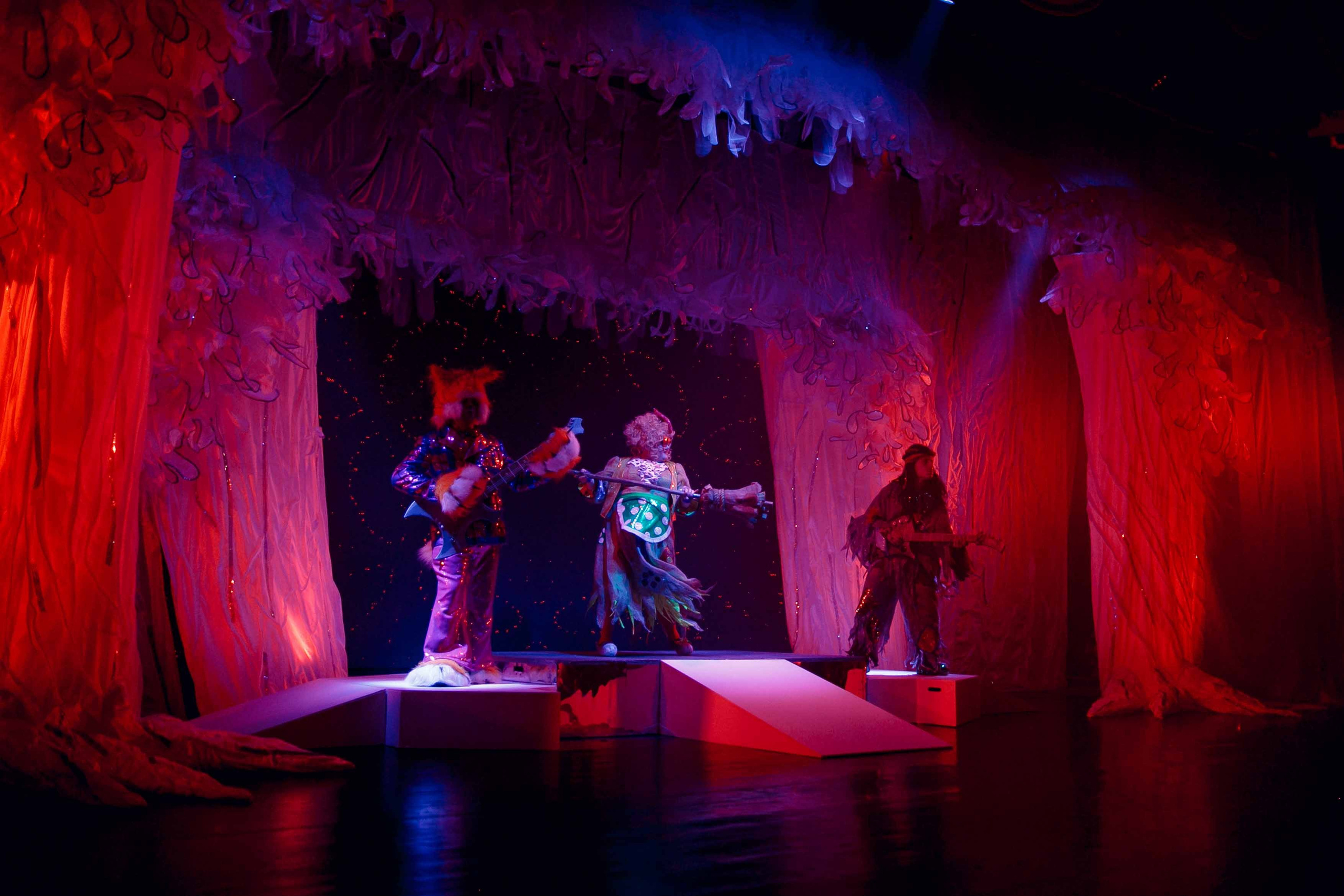 Елка в «Казармах» ТЮЗ. Ваш репортажный фотограф Артемий Антонов