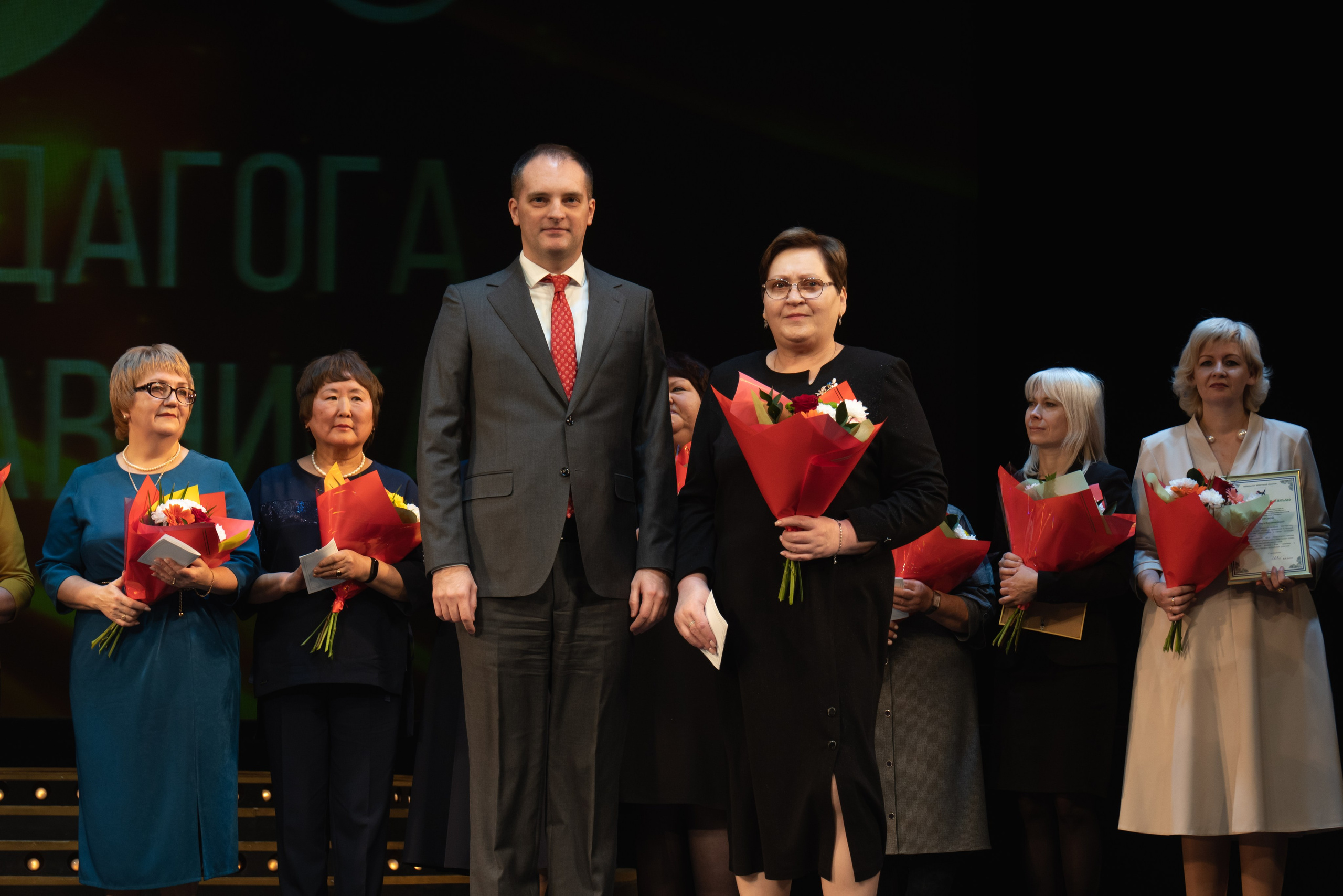 Музыкальный театр. Занимаюсь профессиональной фотографией и живу рядом с Байкалом. Работаю в разных жанрах