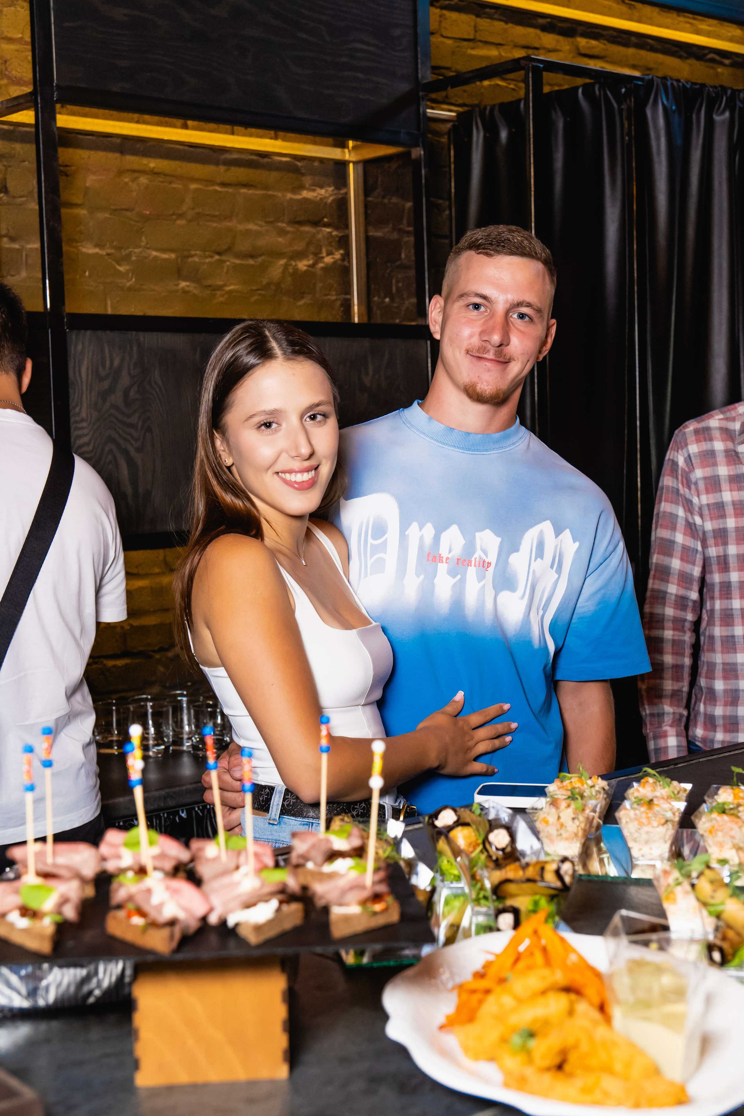 Выпускной Delta. Занимаюсь профессиональной фотографией и живу рядом с Байкалом. Работаю в разных жанрах