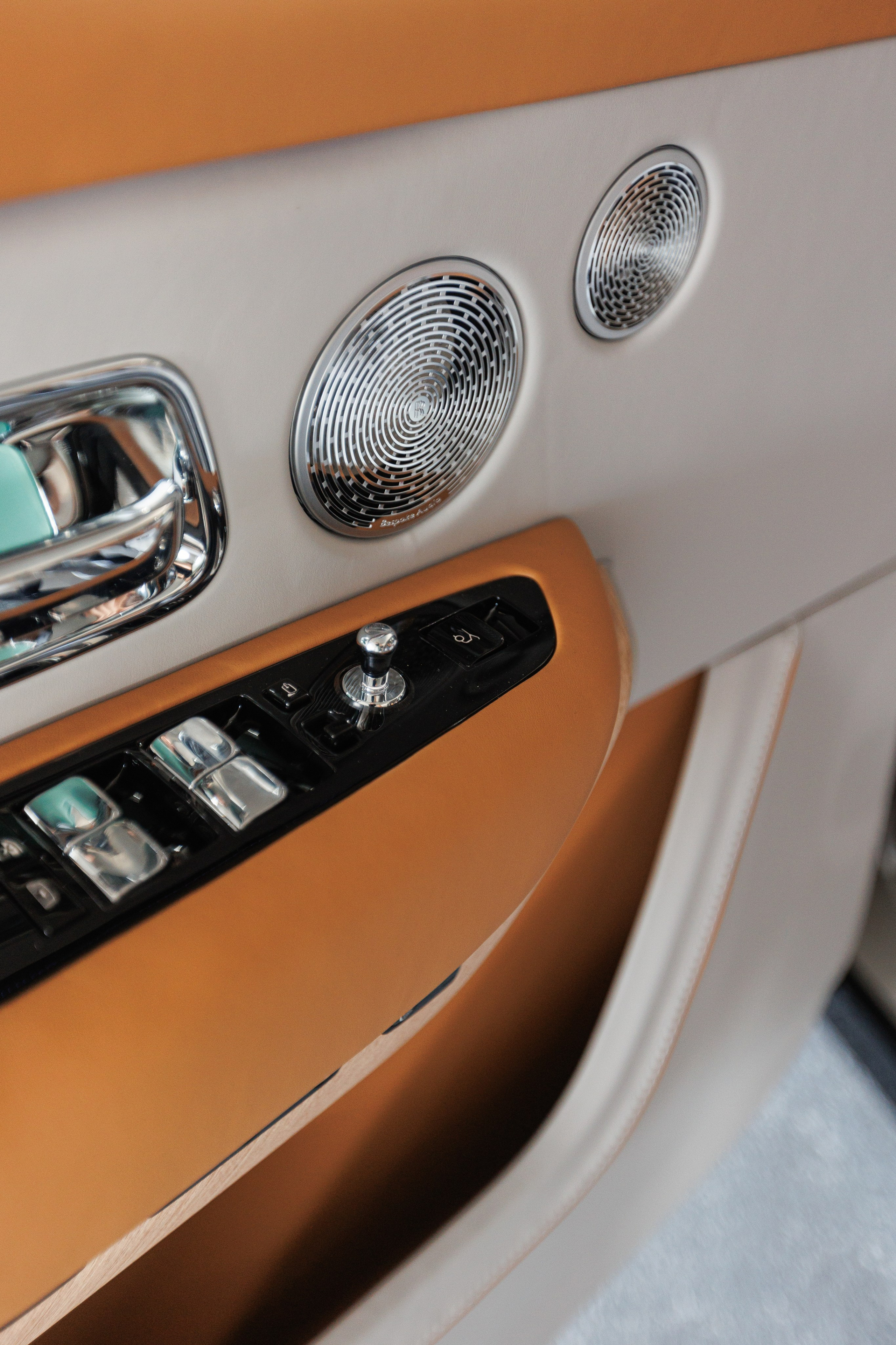 Luxury Car Photography in Dubai — Rolls-Royce Photoshoot. Evgen Yatsenko — Photographer in Dubai