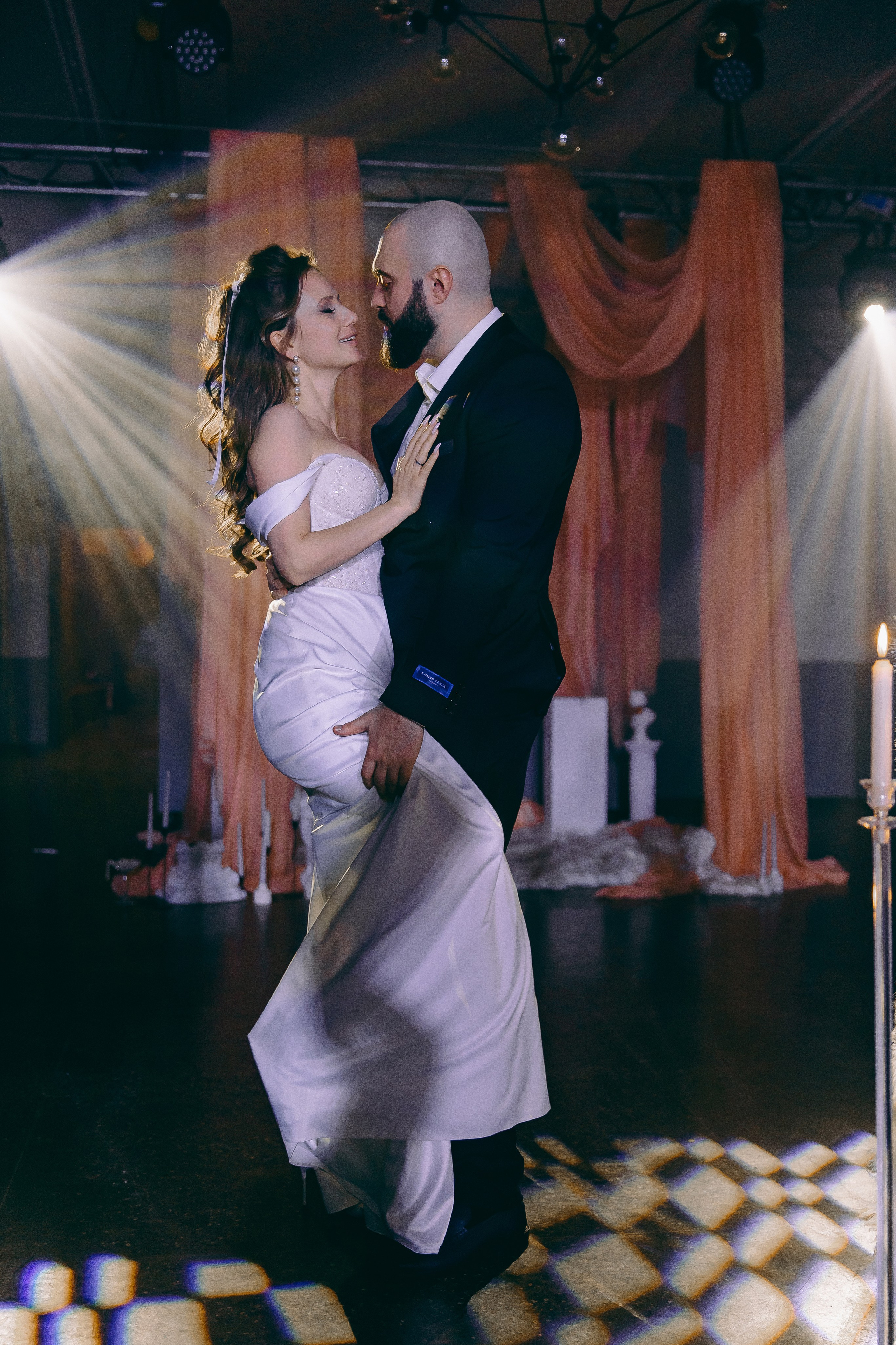 История торта Олеси и Владимира. Свадебный и семейный фотограф в Рязани Саша Крутых