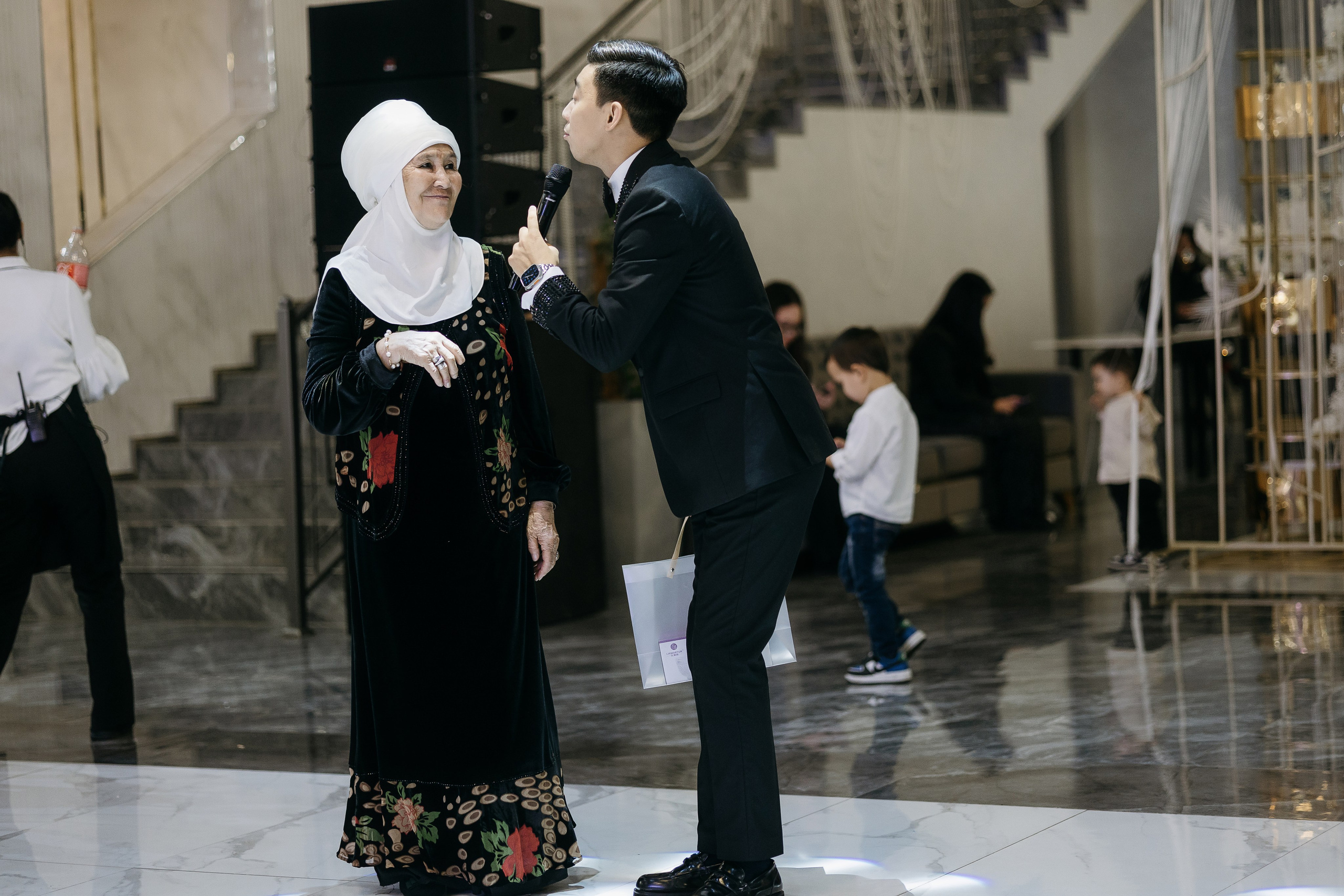 ФОТОГАЛЕРЕЯ. Ведущий Шоумен Алмас Каллемов