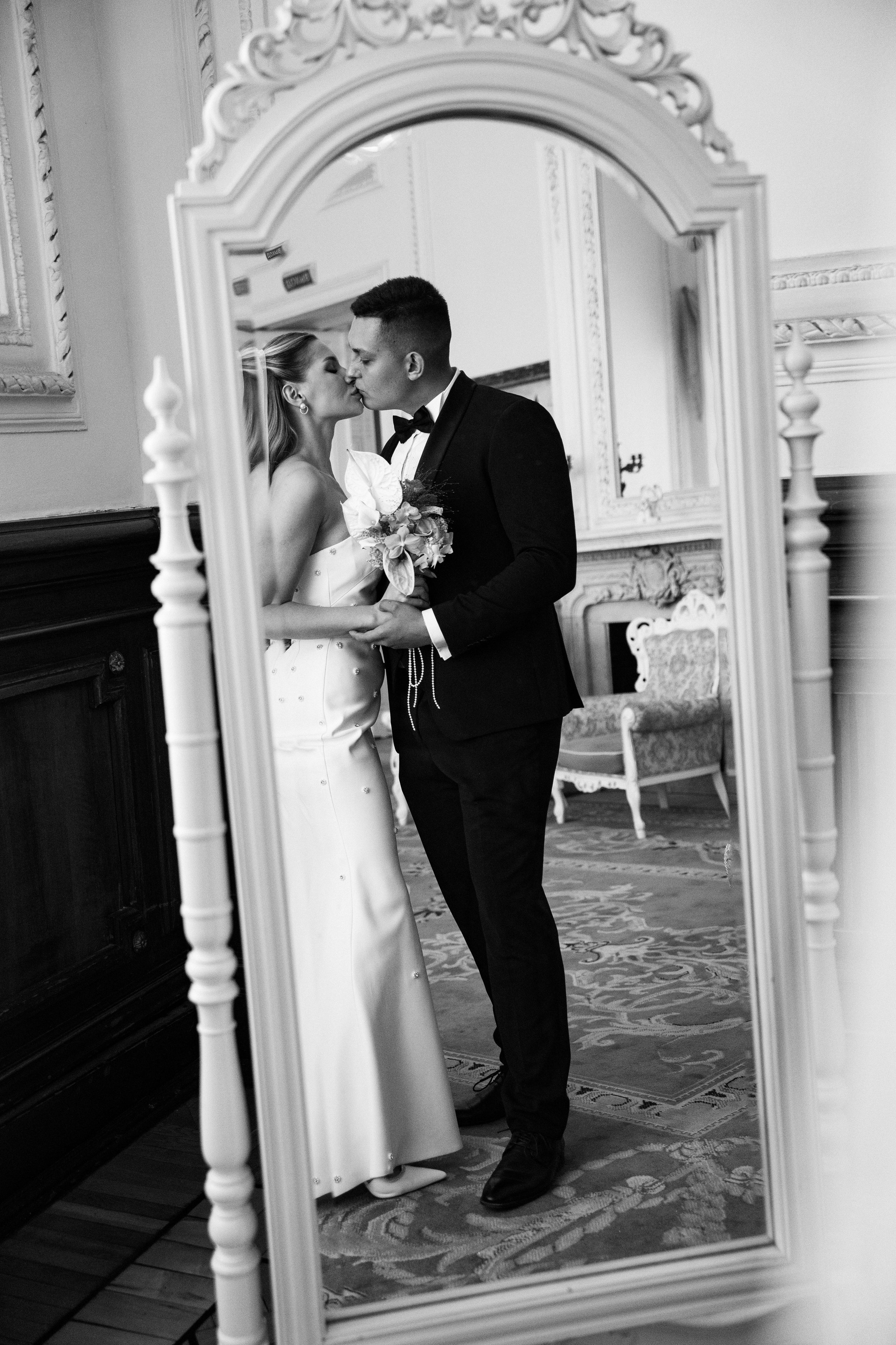 Виктория & Роман. Камерная городская свадьба в видовом ресторане в стиле современная классика. Свадебный фотограф организатор в Санкт-Петербурге Ассоль Опарина