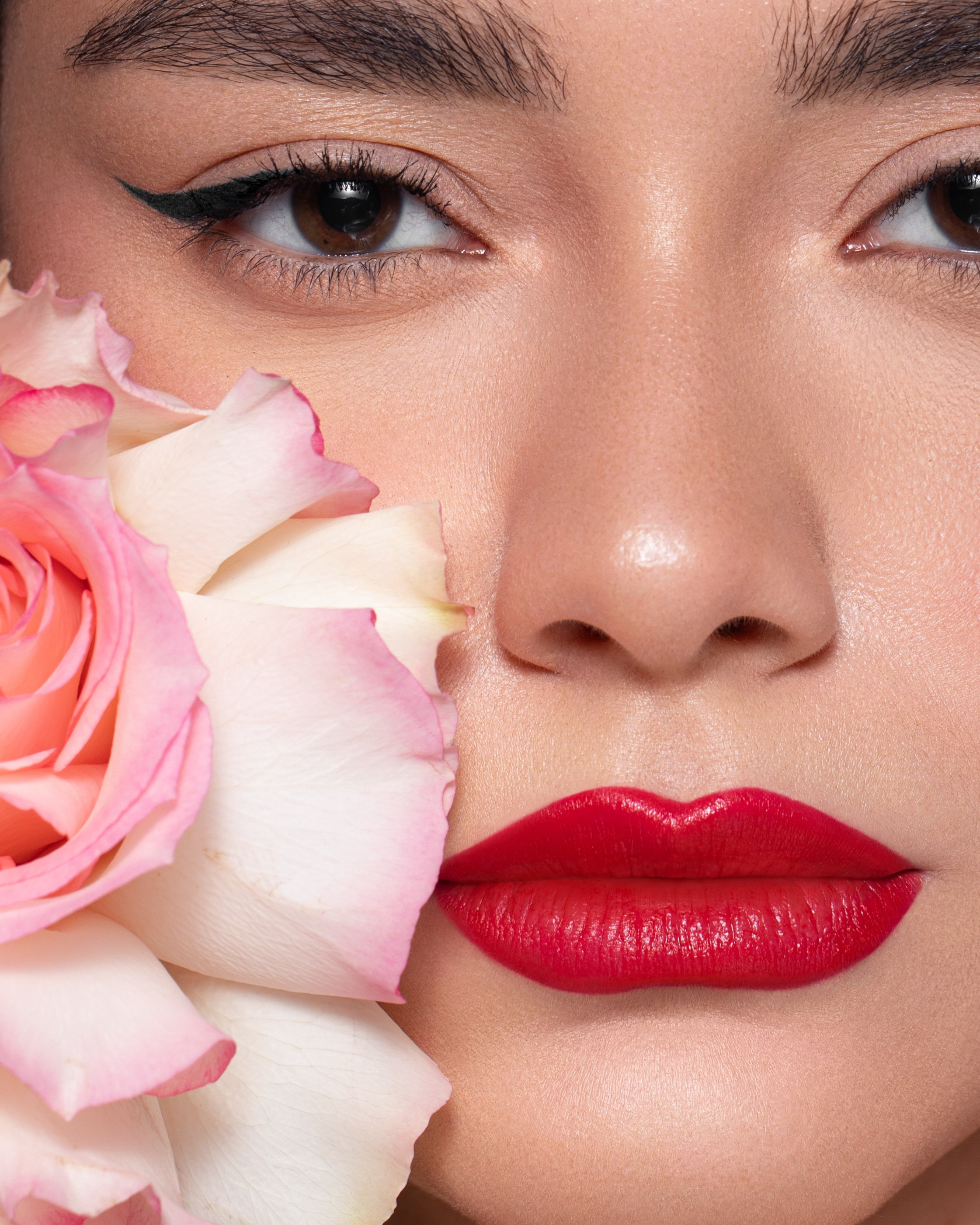 Съёмка косметики, парфюмерии, средств ухода (бьюти-бренды). Контент для визажистов, стилистов, блогеров. Рекламный фотограф Ксения Вершинина | Москва