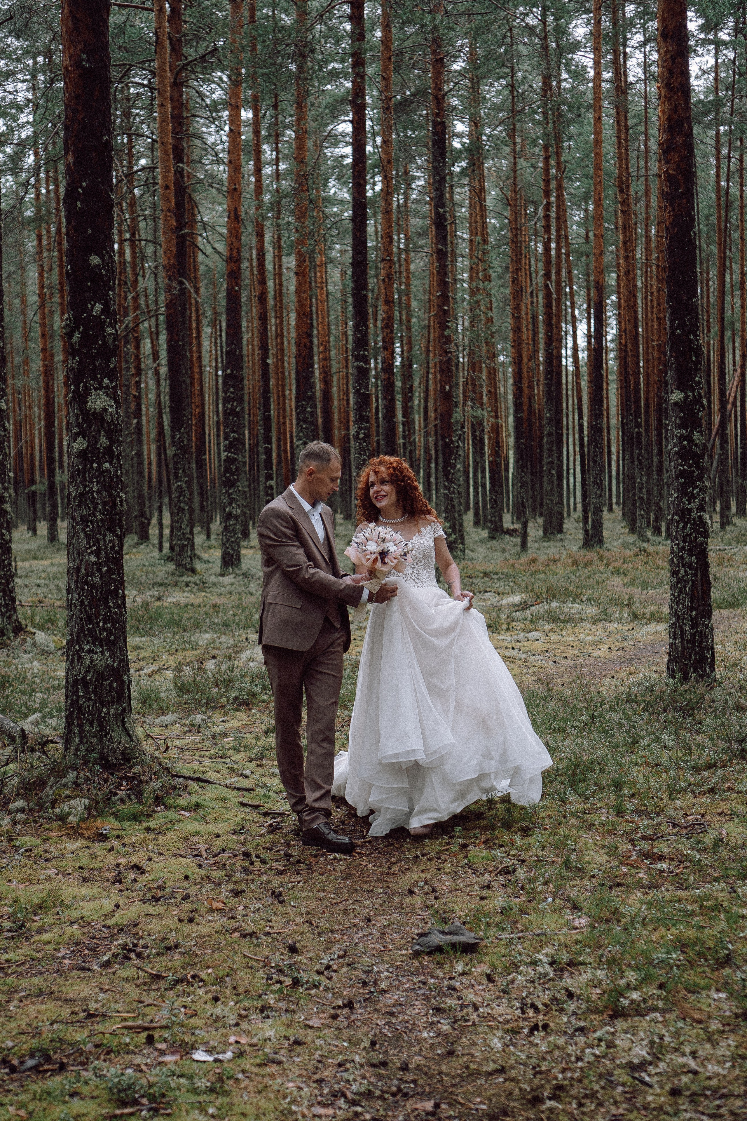 СВАДЕБНАЯ ФОТОСЕССИИЯ ПАРЫ В ГОРОДЕ ПРИОЗЕРСК В СОСНОВОМ ЛЕСУ И С ПИКАПОМ. Профессиональный фотограф, Санкт-Петербург — Виктория Богомолова