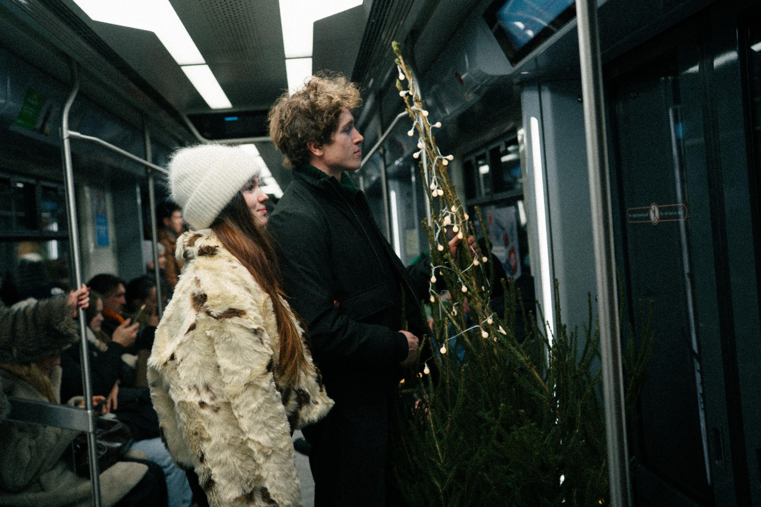 НОВОГОДНЯЯ ПРОГУЛКА ПАРЫ ПО ЧЕРНЫШЕВСКОЙ ПЕРЕД НОВЫМ ГОДОМ. Профессиональный фотограф, Санкт-Петербург — Виктория Богомолова