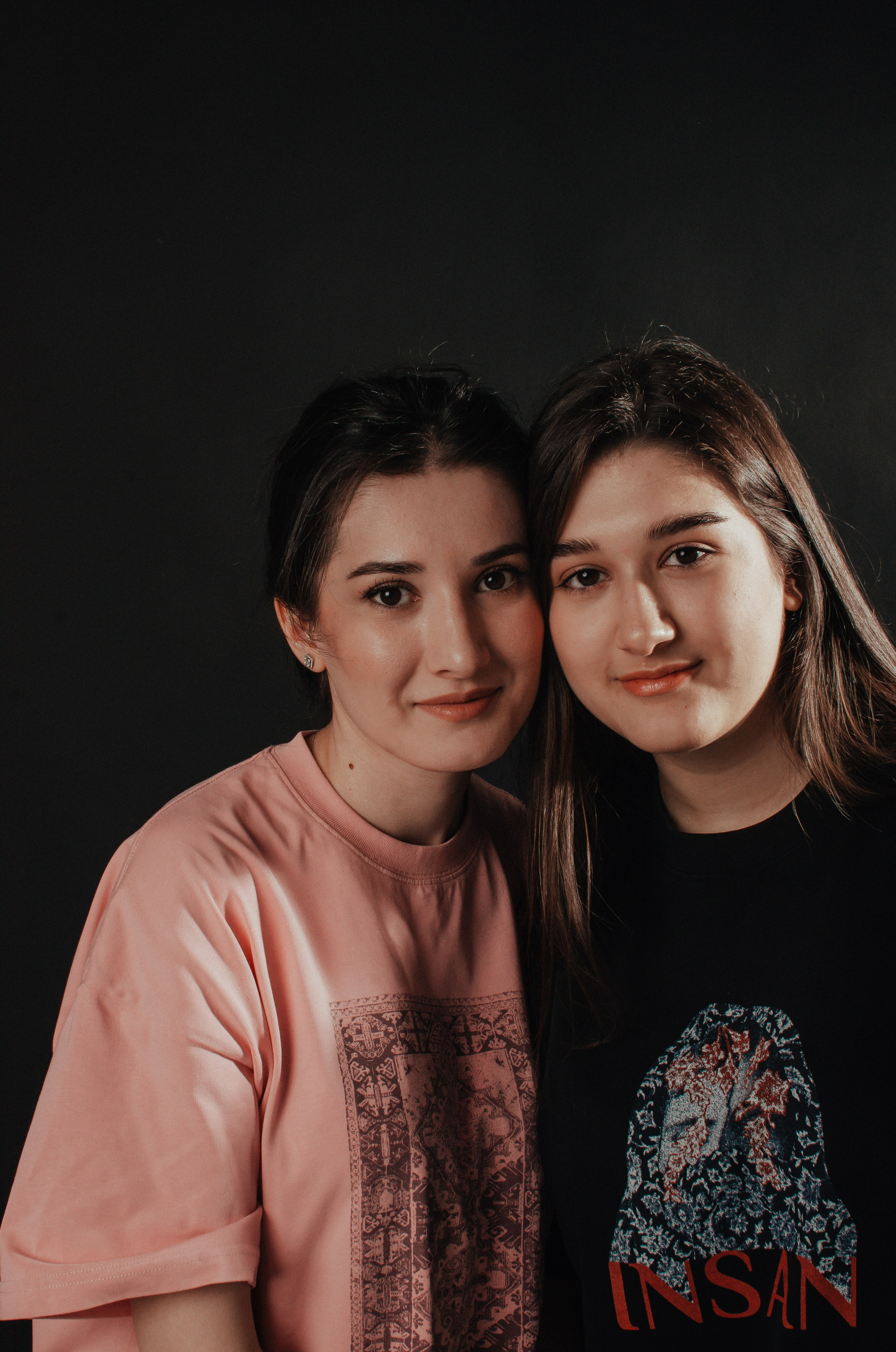 Родные сестра