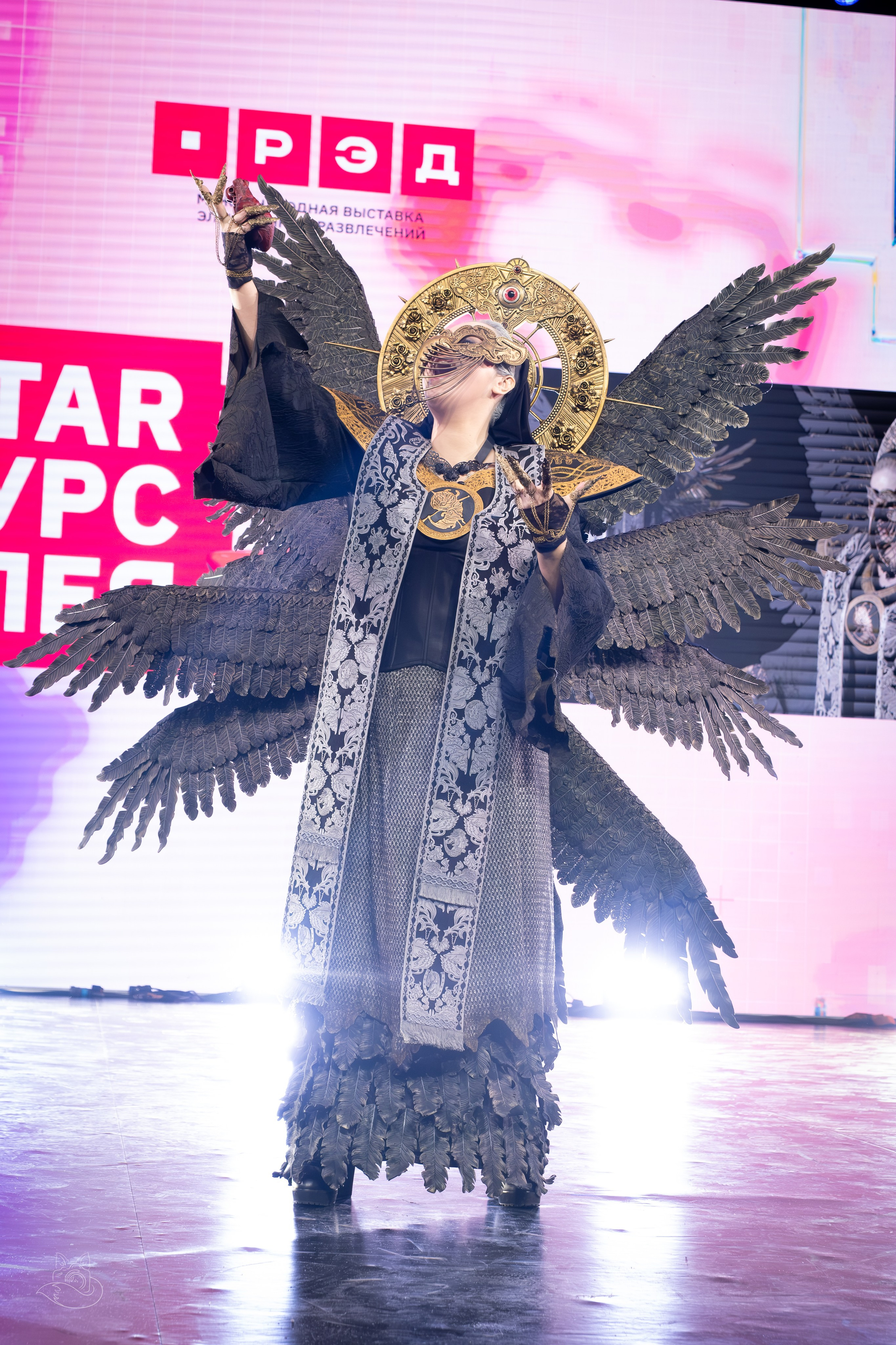 Сцена РЭД ЭКСПО 2024. Косплей фотограф