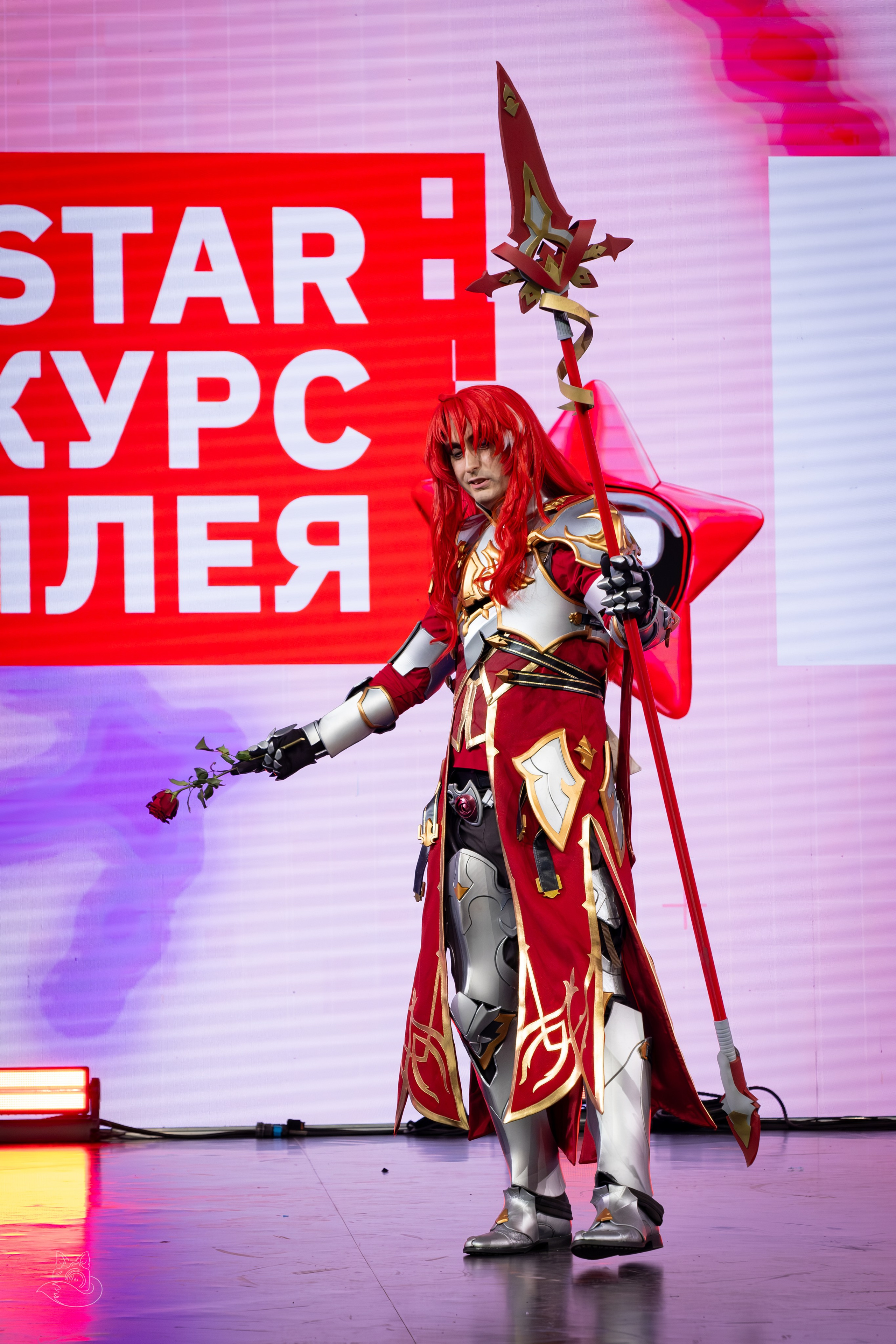 Сцена РЭД ЭКСПО 2024. Косплей фотограф