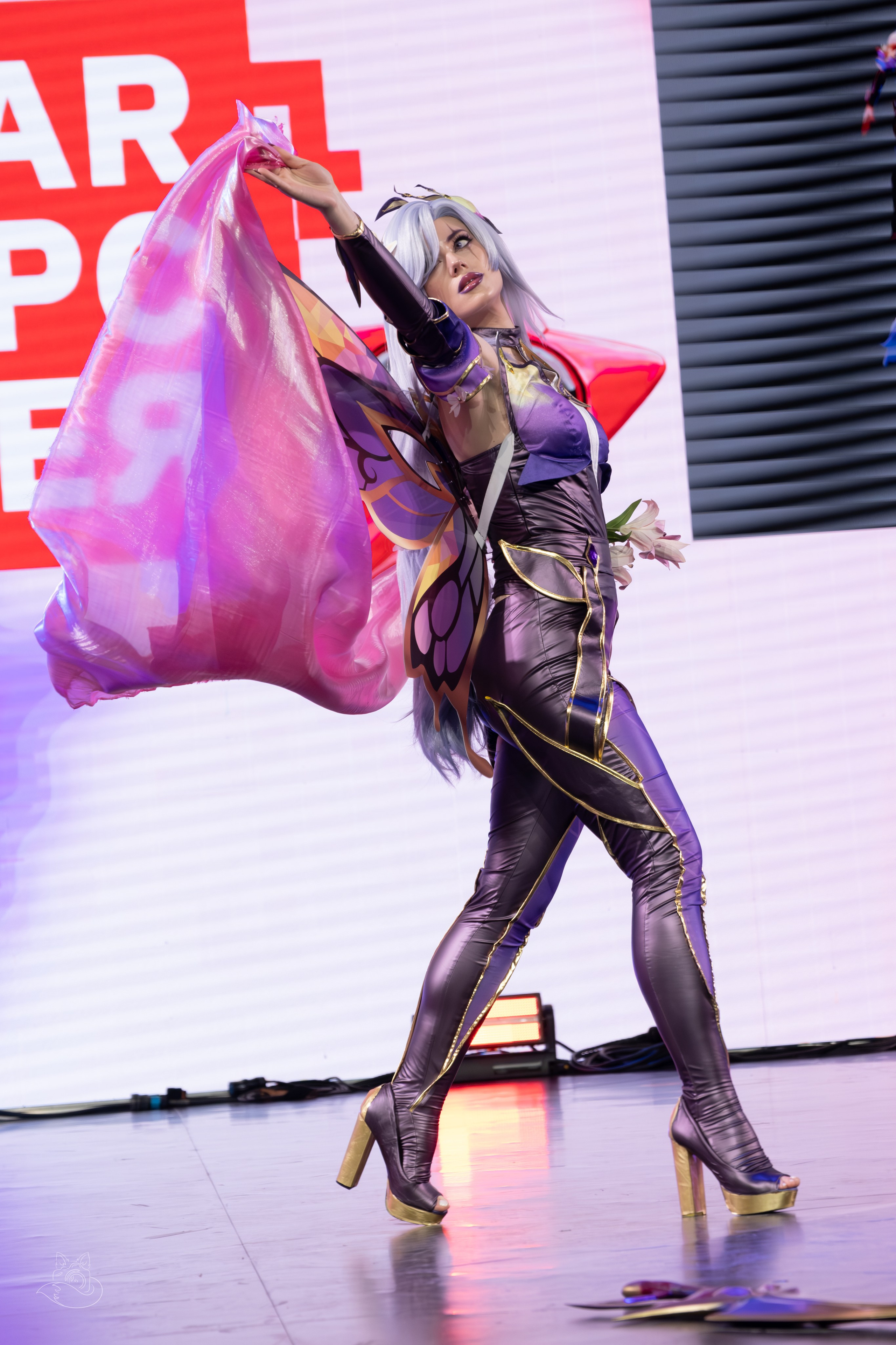 Сцена РЭД ЭКСПО 2024. Косплей фотограф