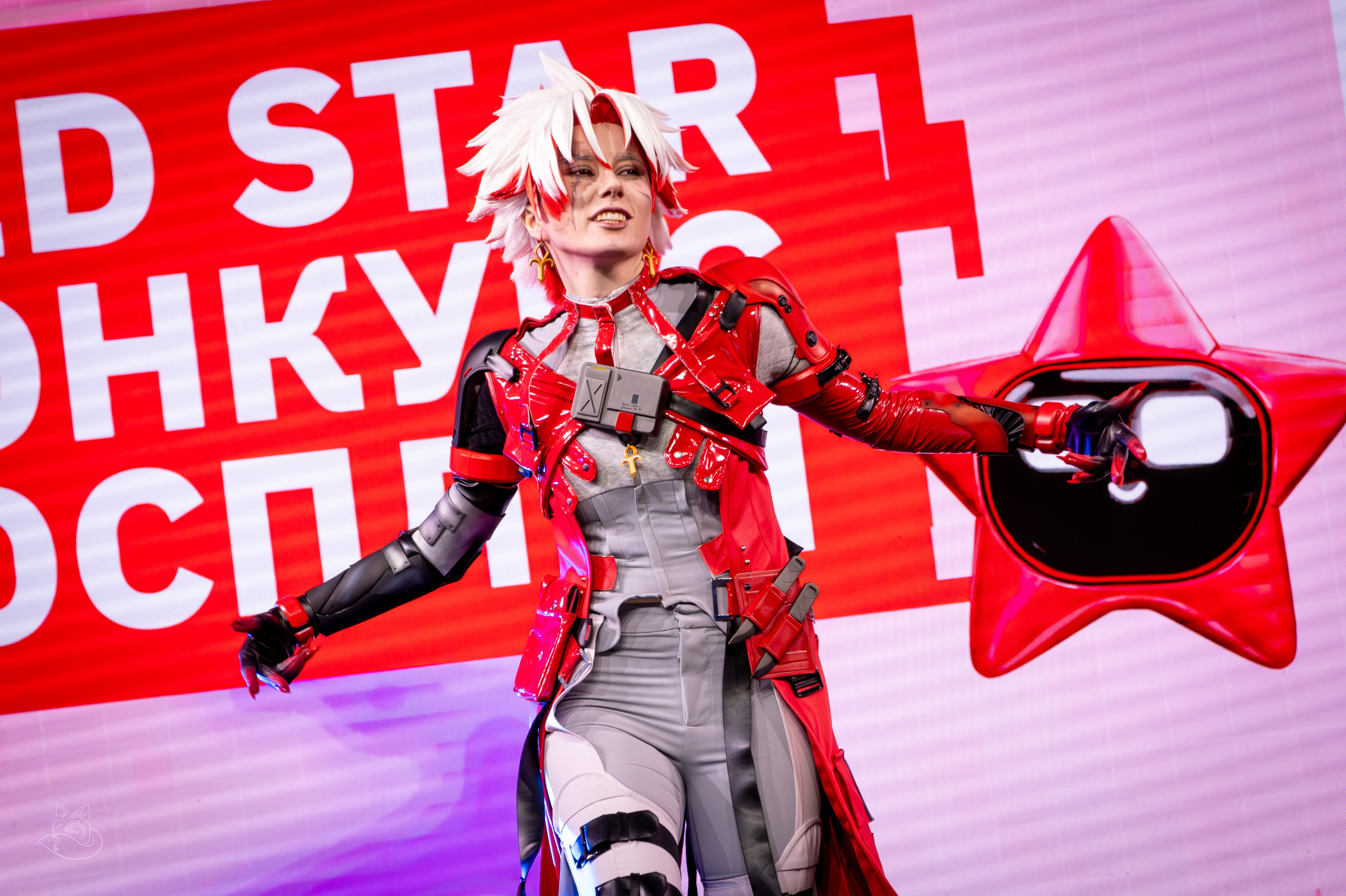 Сцена РЭД ЭКСПО 2024. Косплей фотограф