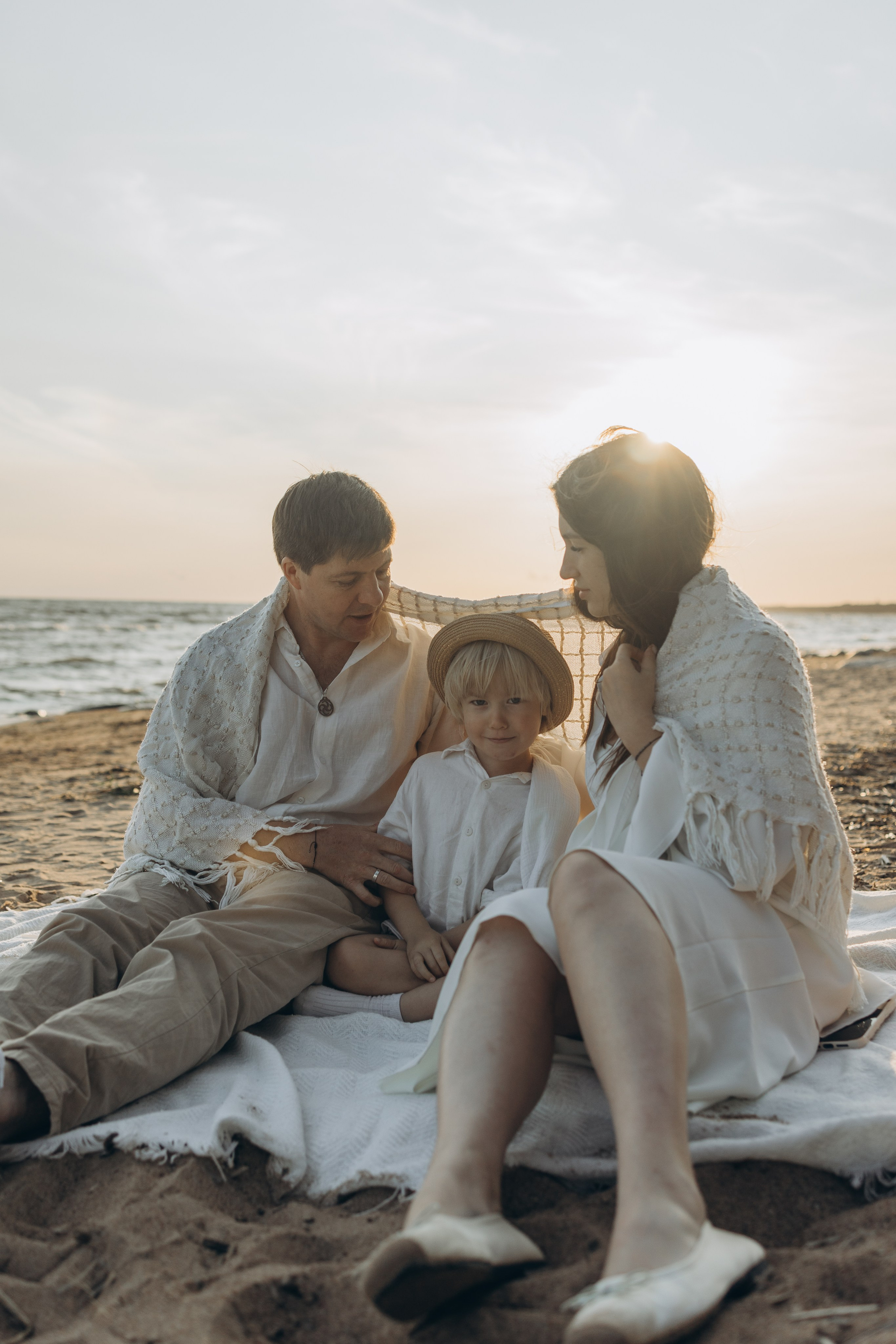 Эмилия, Дмитрий и Демид на Финском заливе. Семейный фотограф в Москве Виктория Ястребинская