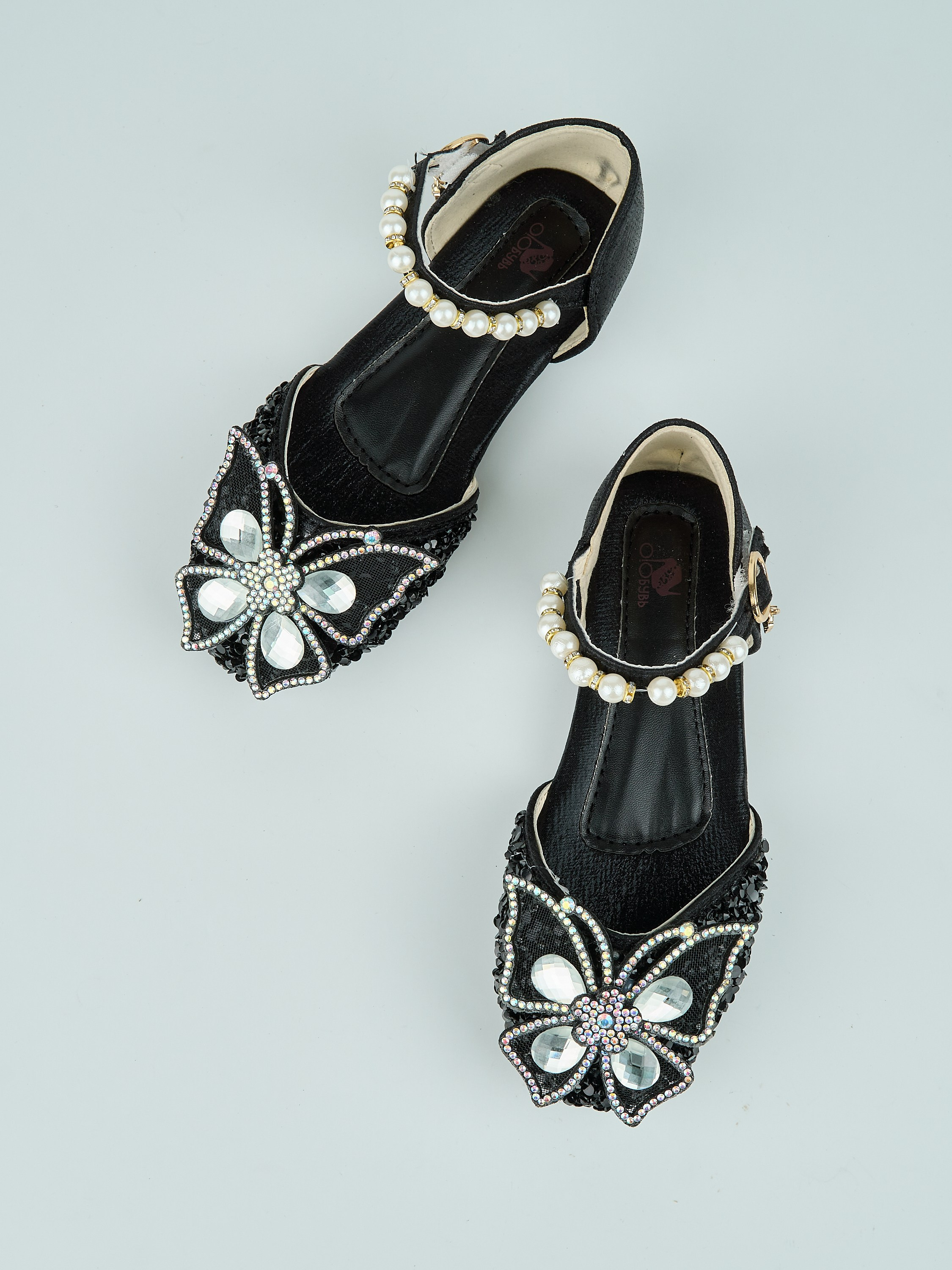 Каталожная фотосъёмка детских туфель для Wildberries