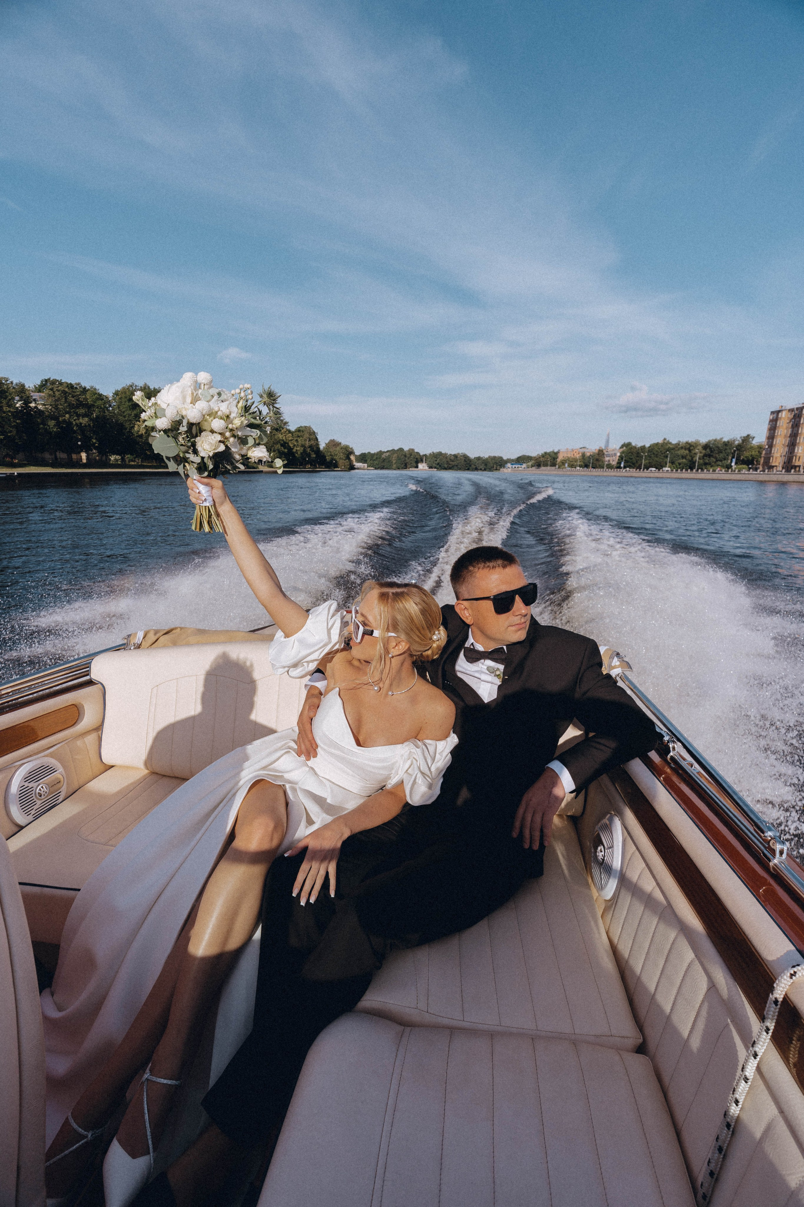 СВАДЕНБНАЯ СЬЕМКА НА КАТЕРЕ ПО КАНАЛАМ САНКТ-ПЕТЕРБУРГА И В АКВАТОРИИ НЕВЫ. Профессиональный фотограф, Санкт-Петербург — Виктория Богомолова