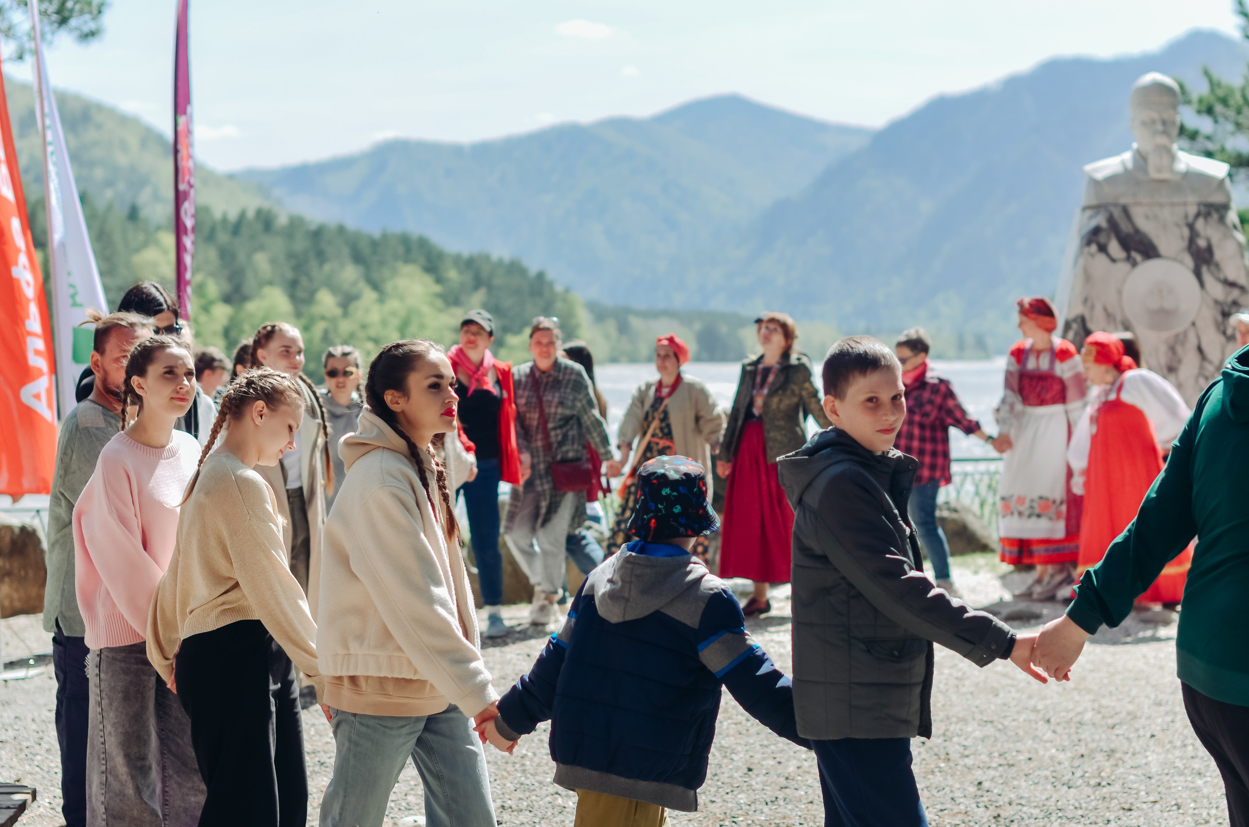 Фестиваль «Цветение Маральника на Алтае 2025». Фоторепортаж. Денисова Аля — фотограф для парных съемок и индивидуальных историй в Барнауле