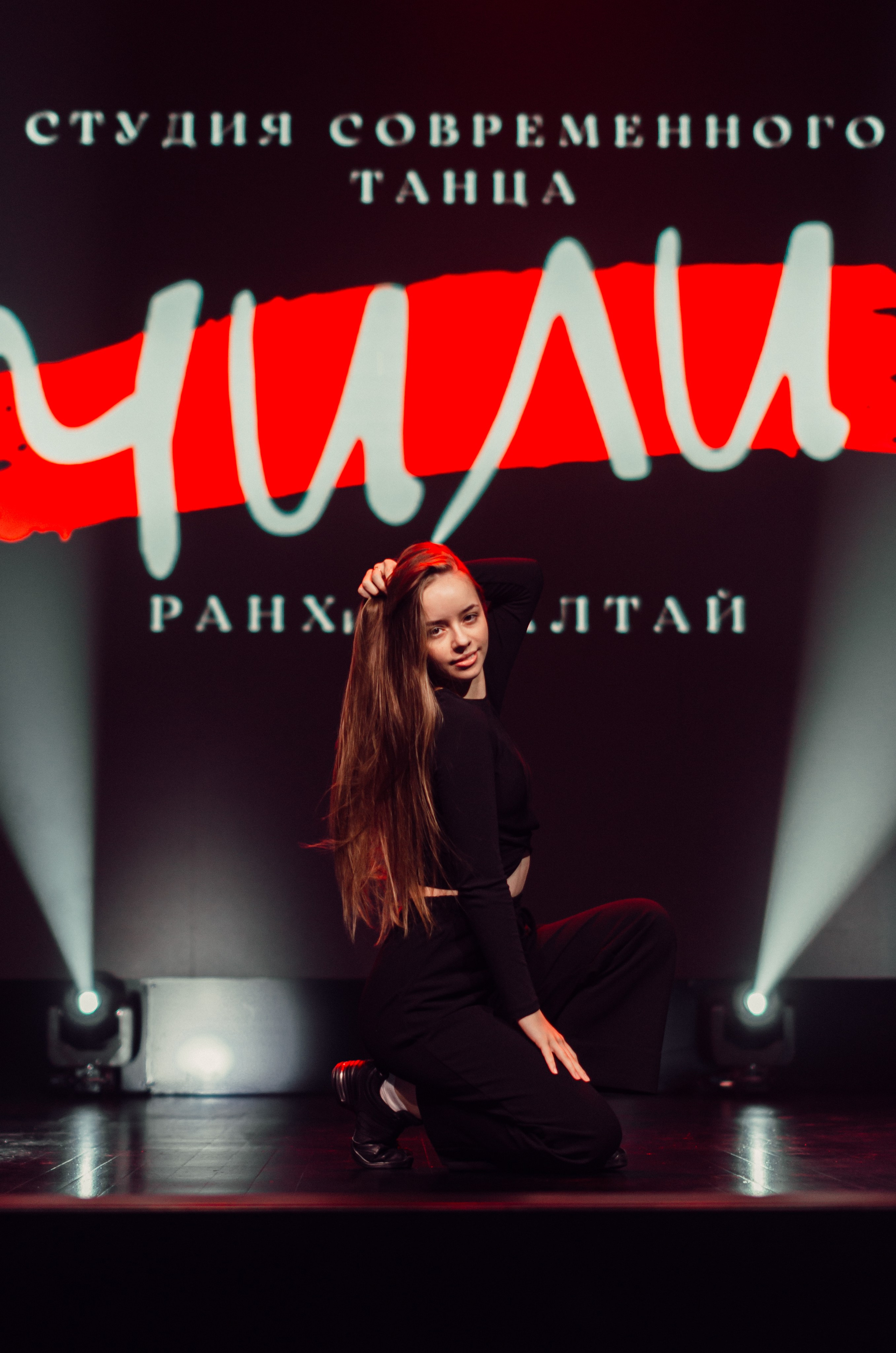 Групповая фотосъемка танцевального коллектива. Денисова Аля — фотограф для парных съемок и индивидуальных историй в Барнауле