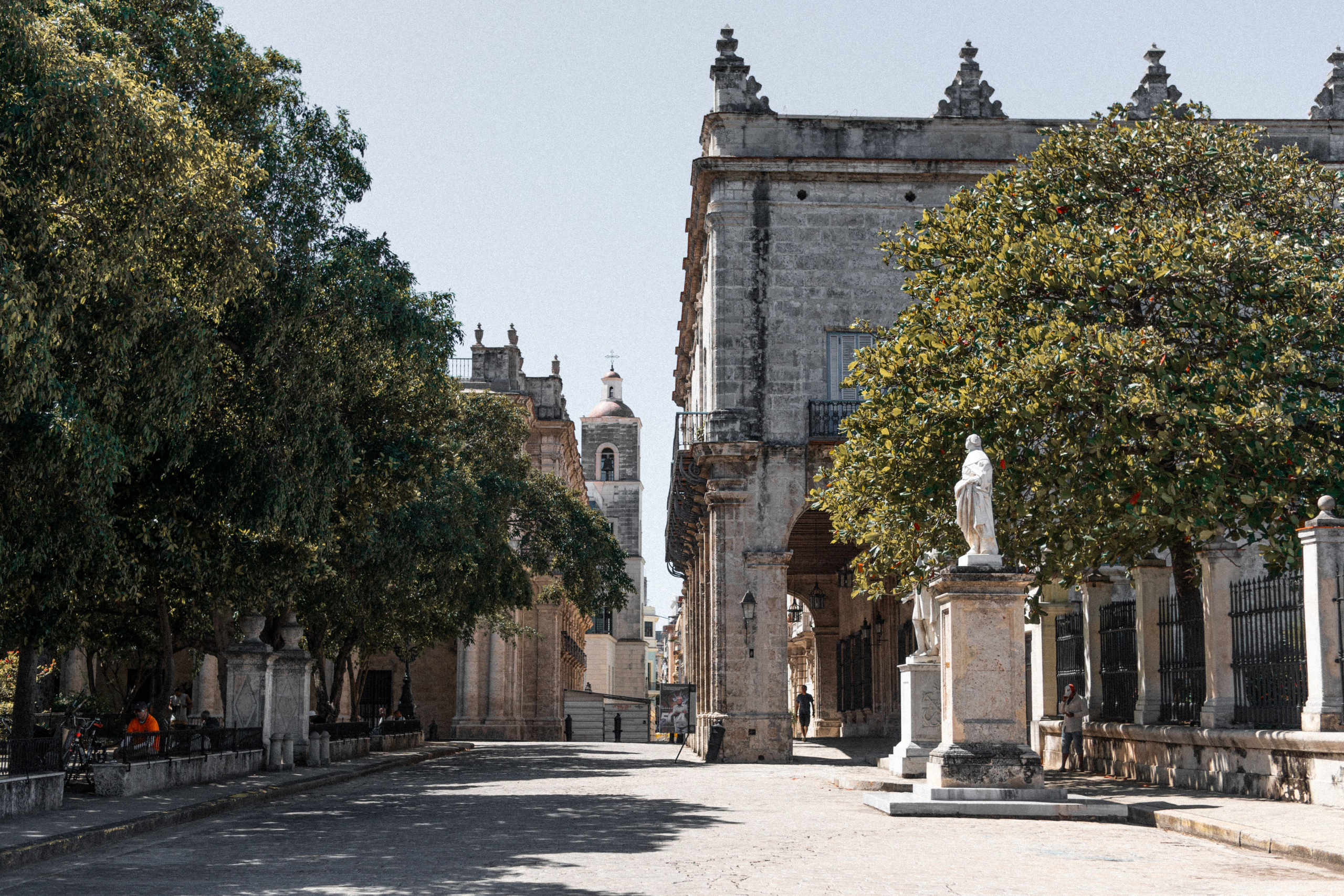 искусство черно-белой фотографии, портрет стильного мужчины, жизнь в движении,крутой снимок, жизнь в Аланье, игра света в фотографии, эмоциональный момент, динамичный кадр, детали на фото, арт-фотография, креативная фотография в Аланье, фотосессия в Аланье, фотосессия в Анталье, фотография семейных моментов, техника фотографии