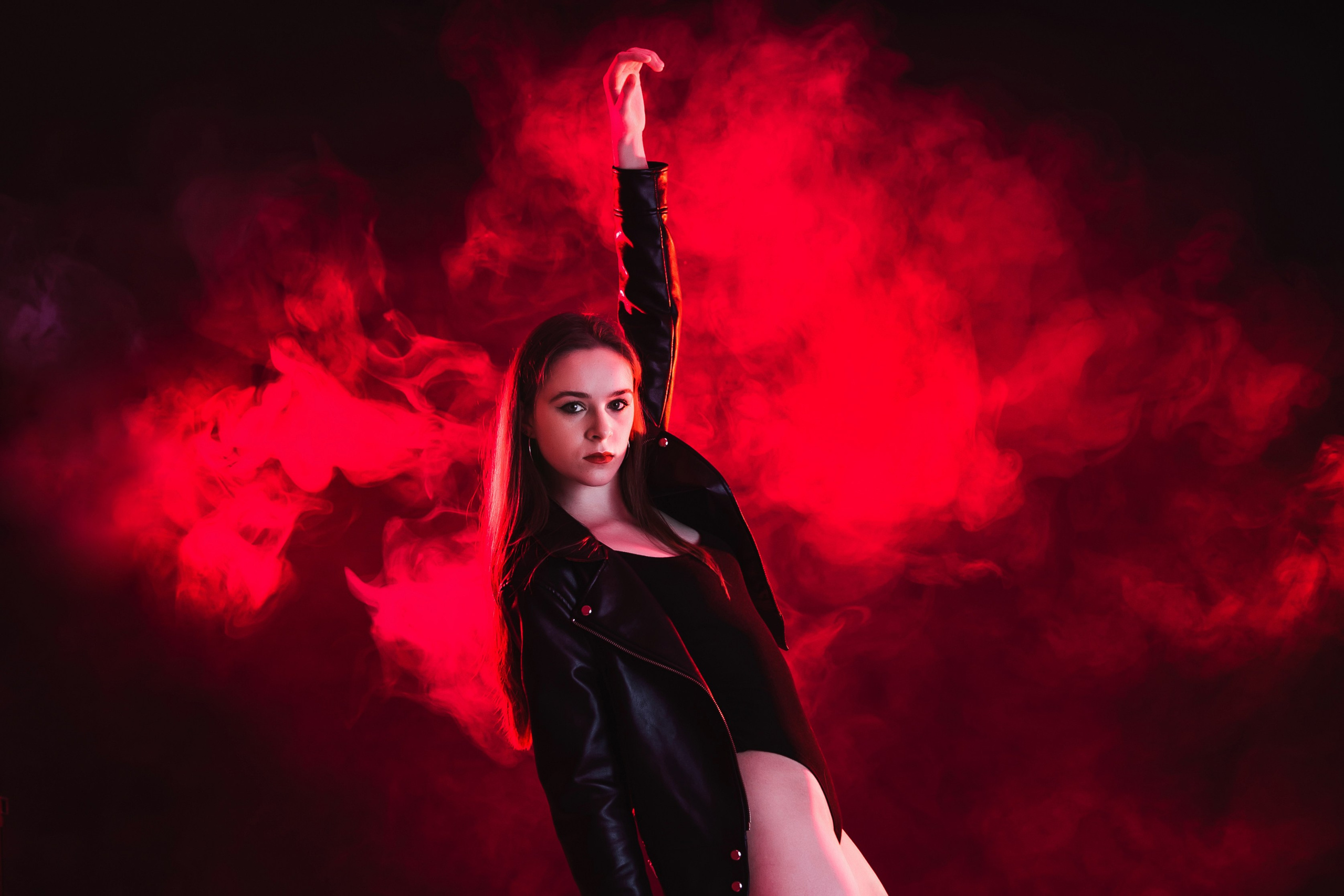 Соня в красном. Паша Страхов — фотограф