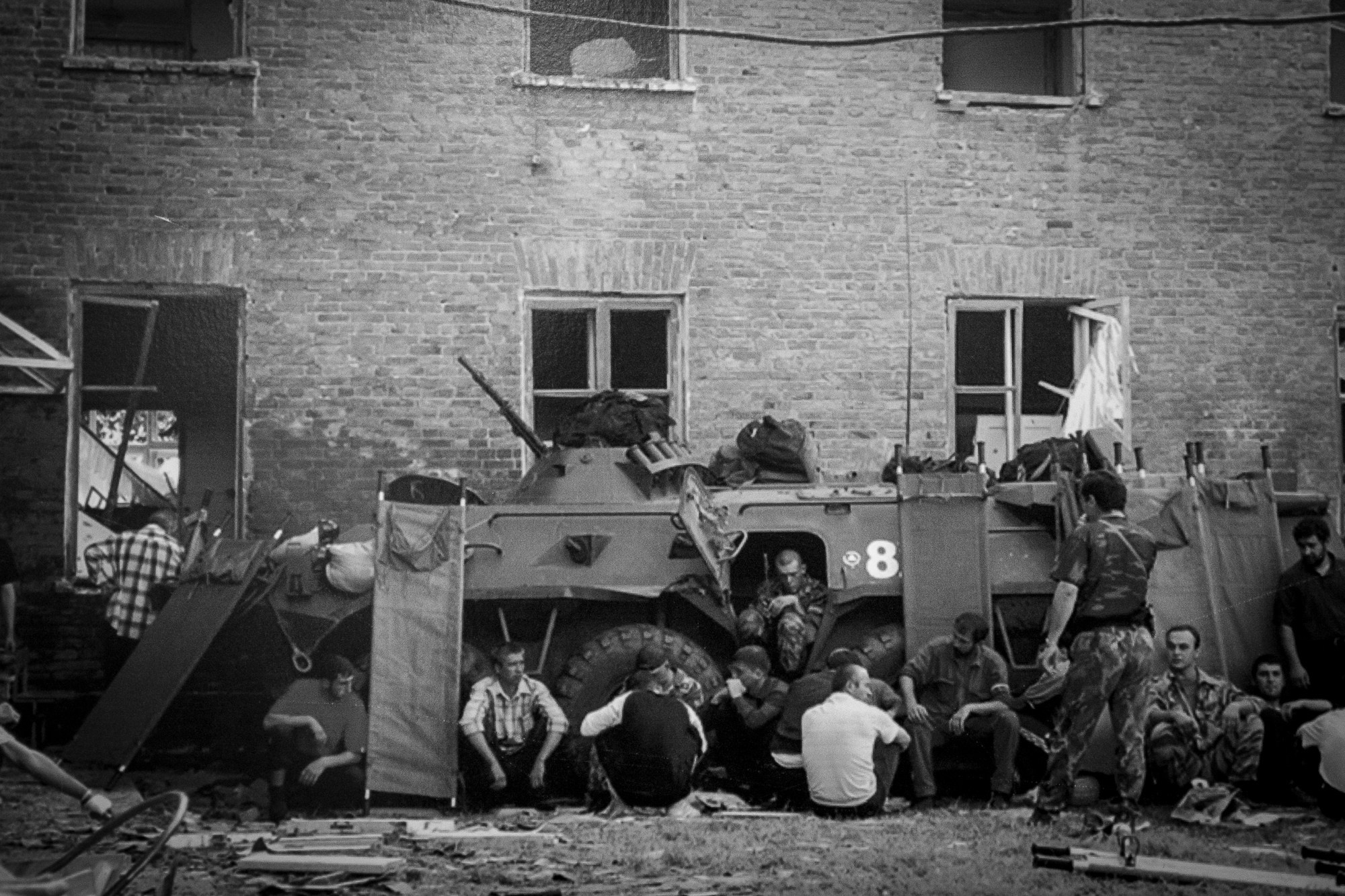 Школа № 1, г. Беслан. Была захвачена террористами 1 сентября 2004 года. Фотограф Алексей Скоробогатько