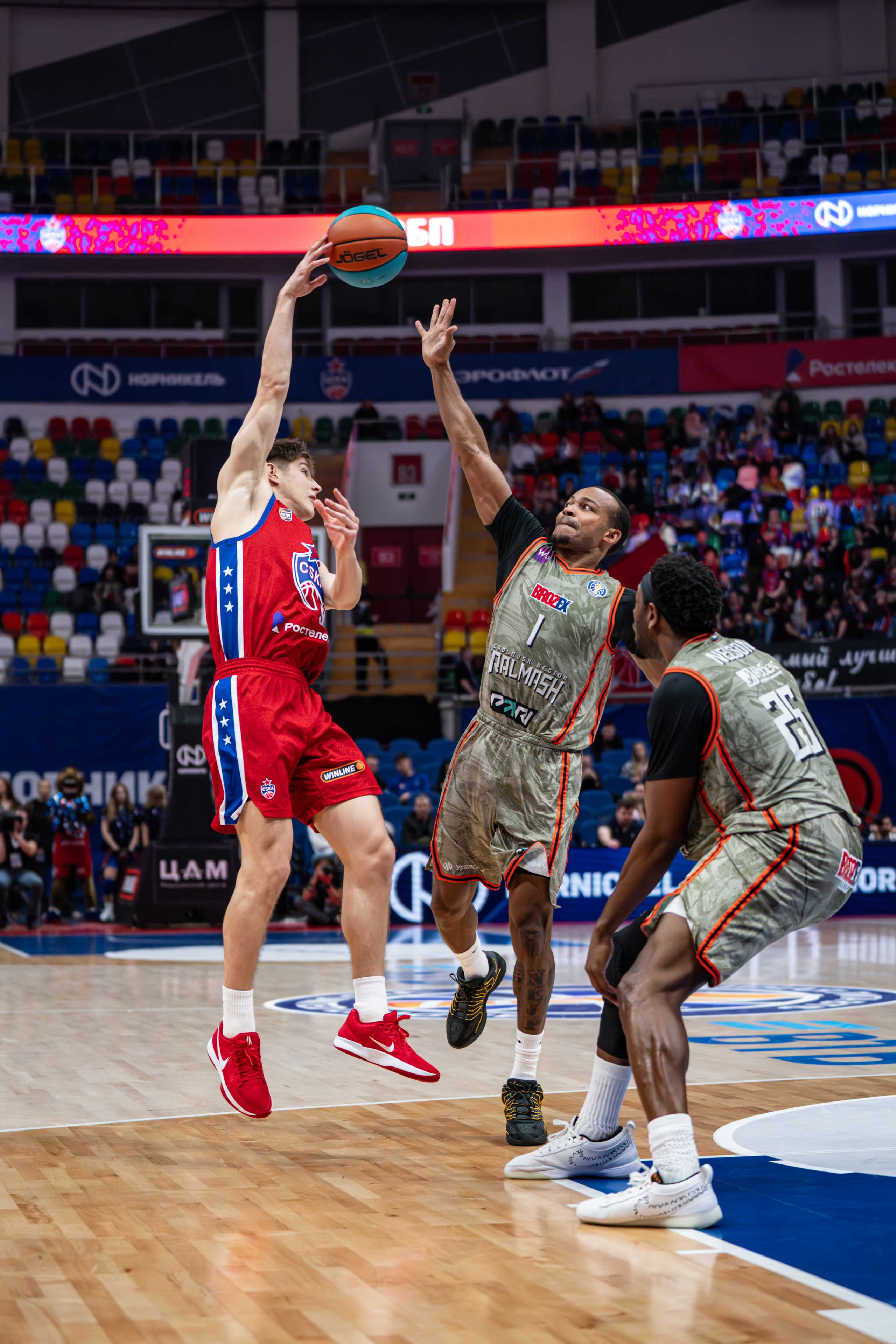 ЦСКА-Уралмаш (29.10.25). Автомобильный фотограф Шакая Кирилл