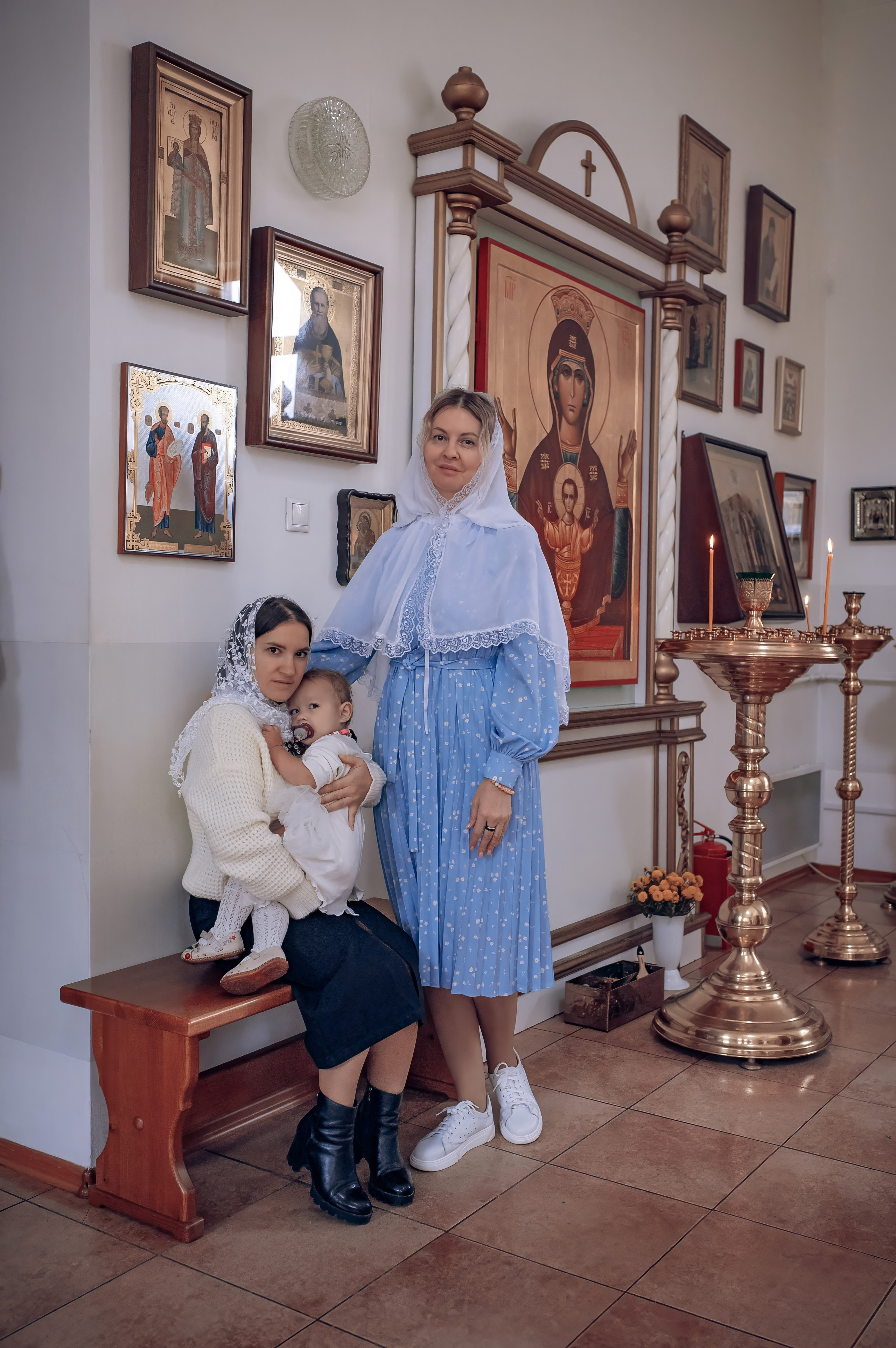 Крещение Алины в Трехсвятительской церкви Красноярск. Фотографы крещения/венчания  Красноярск Татьяна и Вячеслав Переваловы