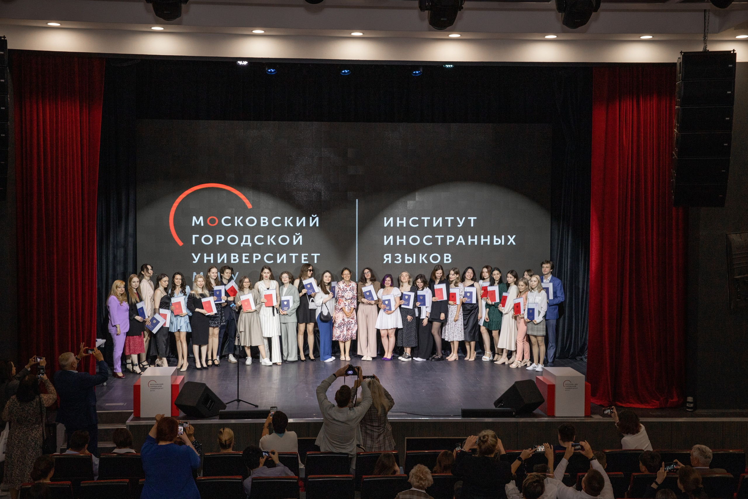 Вручение Дипломов | 4 Курс Московский Городской Педагогический Университет. Фотограф брендов и бизнеса в Москве Алексей Сентюрин
