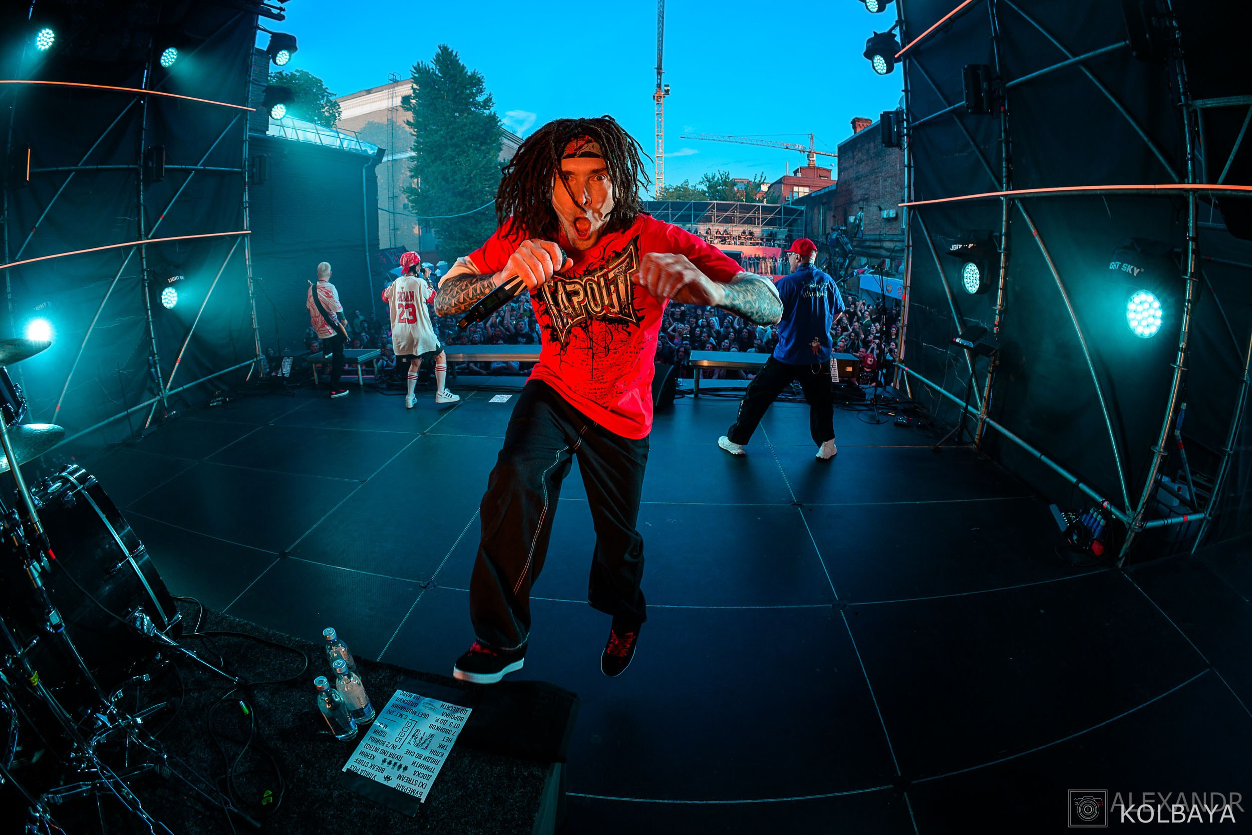 Фоторепортаж с концерта группы СЛОТ на Red Summer 2025. Концертный и театральный репортажный фотограф в Москве Александр Колбая