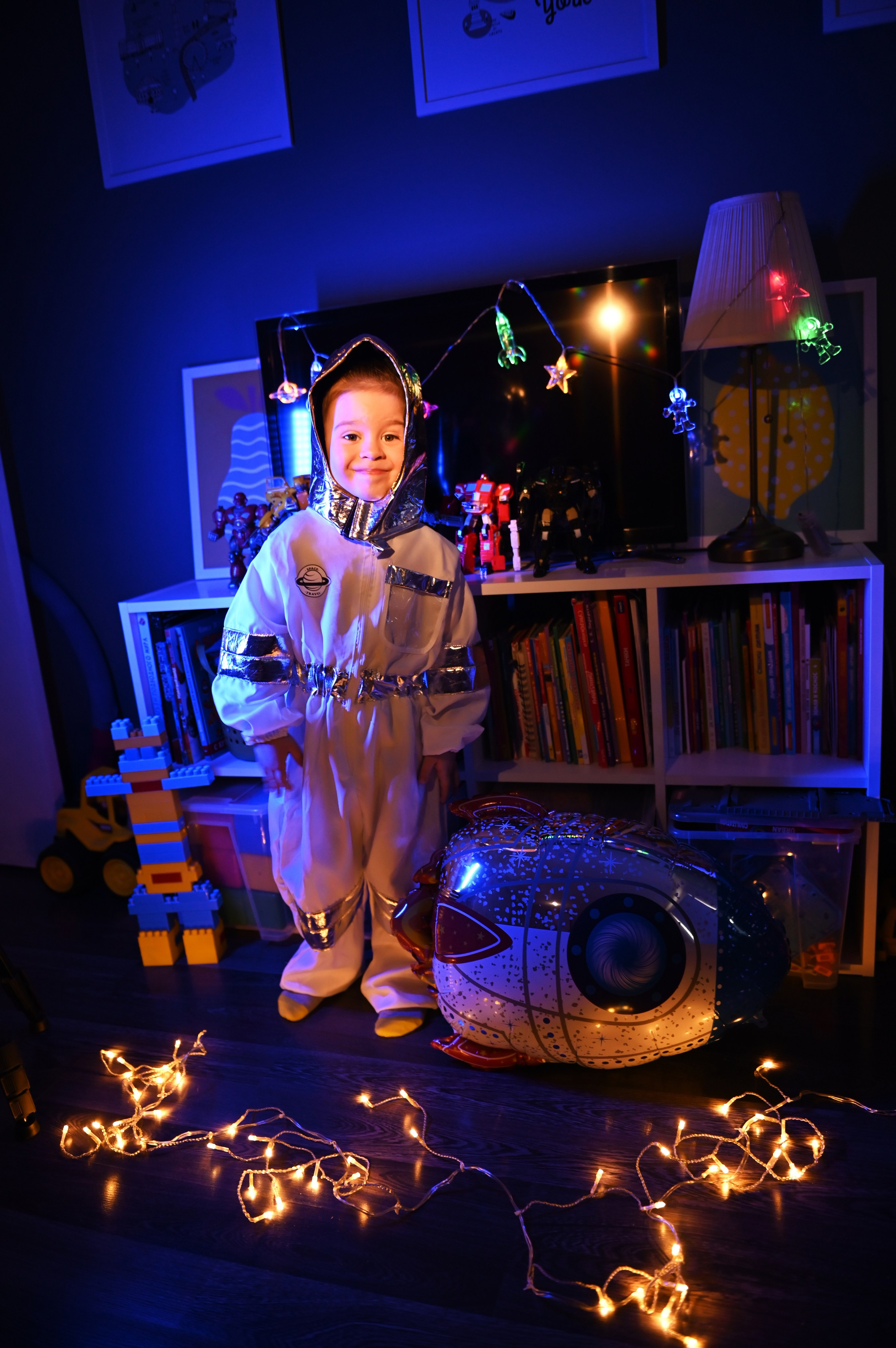 Детская на День космонавтики (домашняя). Свадебный, семейный, детский, контент фотограф в Омске Максим Ильин