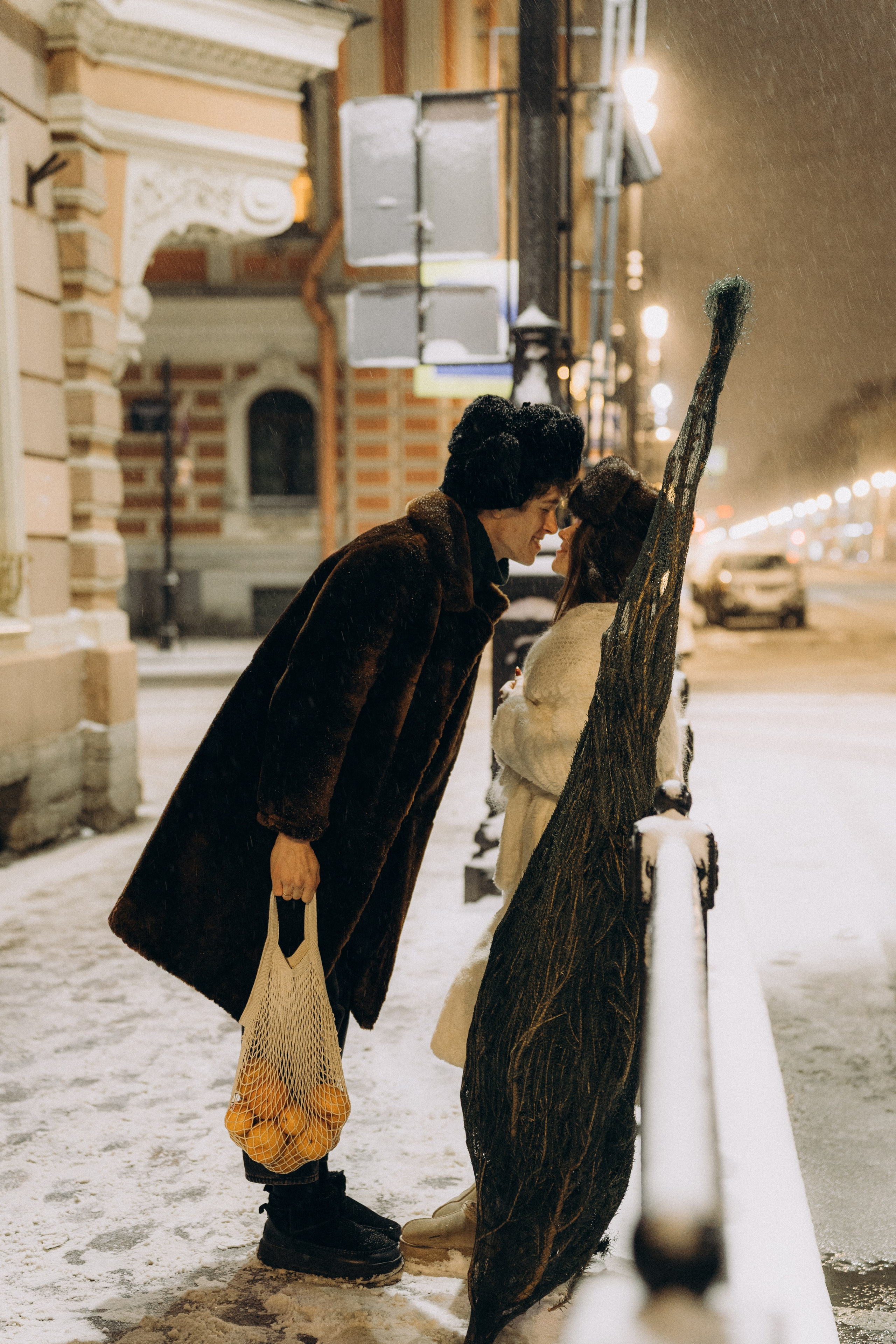 НОВОГОДНЯЯ ПРОГУЛКА ПАРЫ ПО ЧЕРНЫШЕВСКОЙ ПЕРЕД НОВЫМ ГОДОМ. Профессиональный фотограф, Санкт-Петербург — Виктория Богомолова