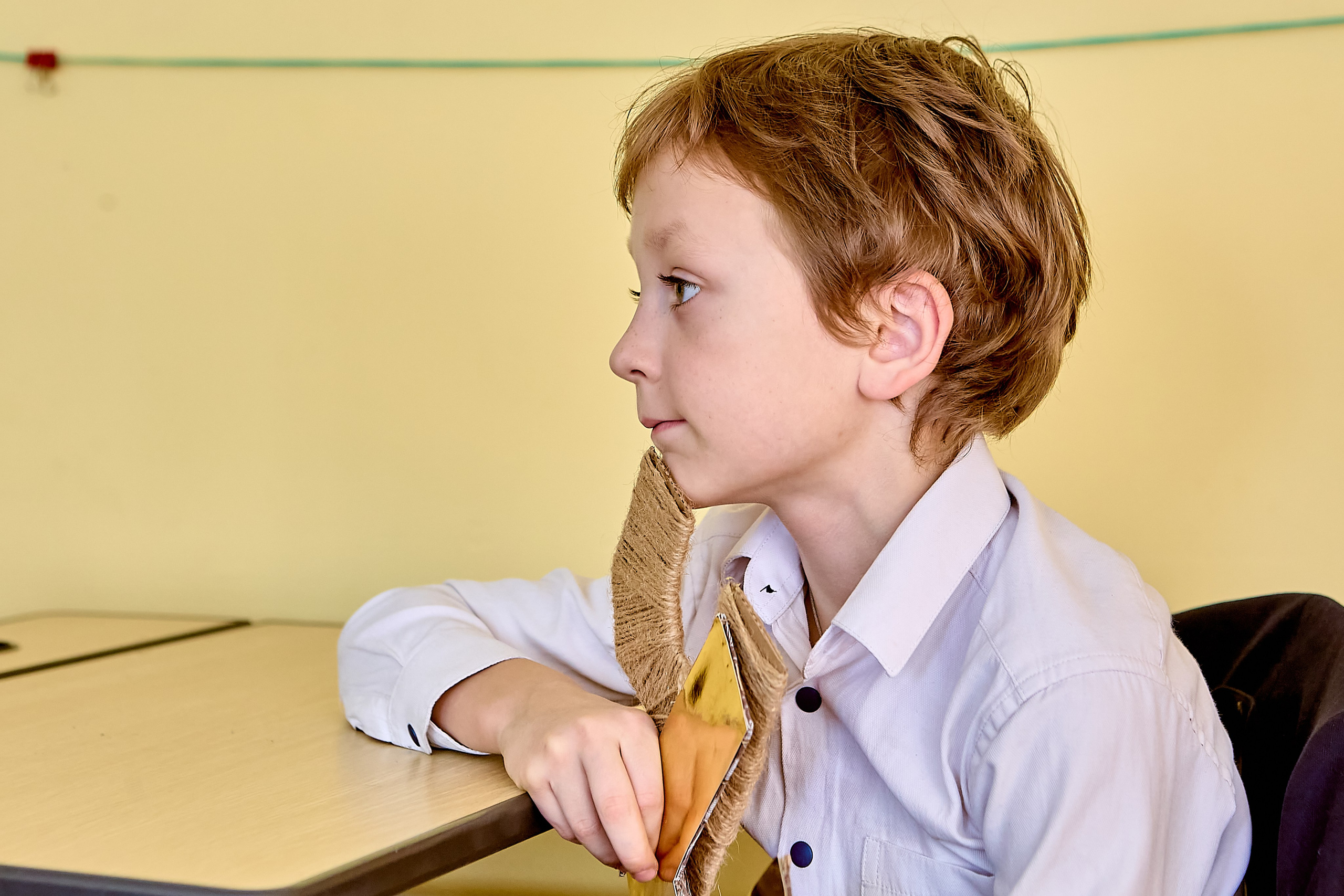 Размышляем. Школьный детский портрет.