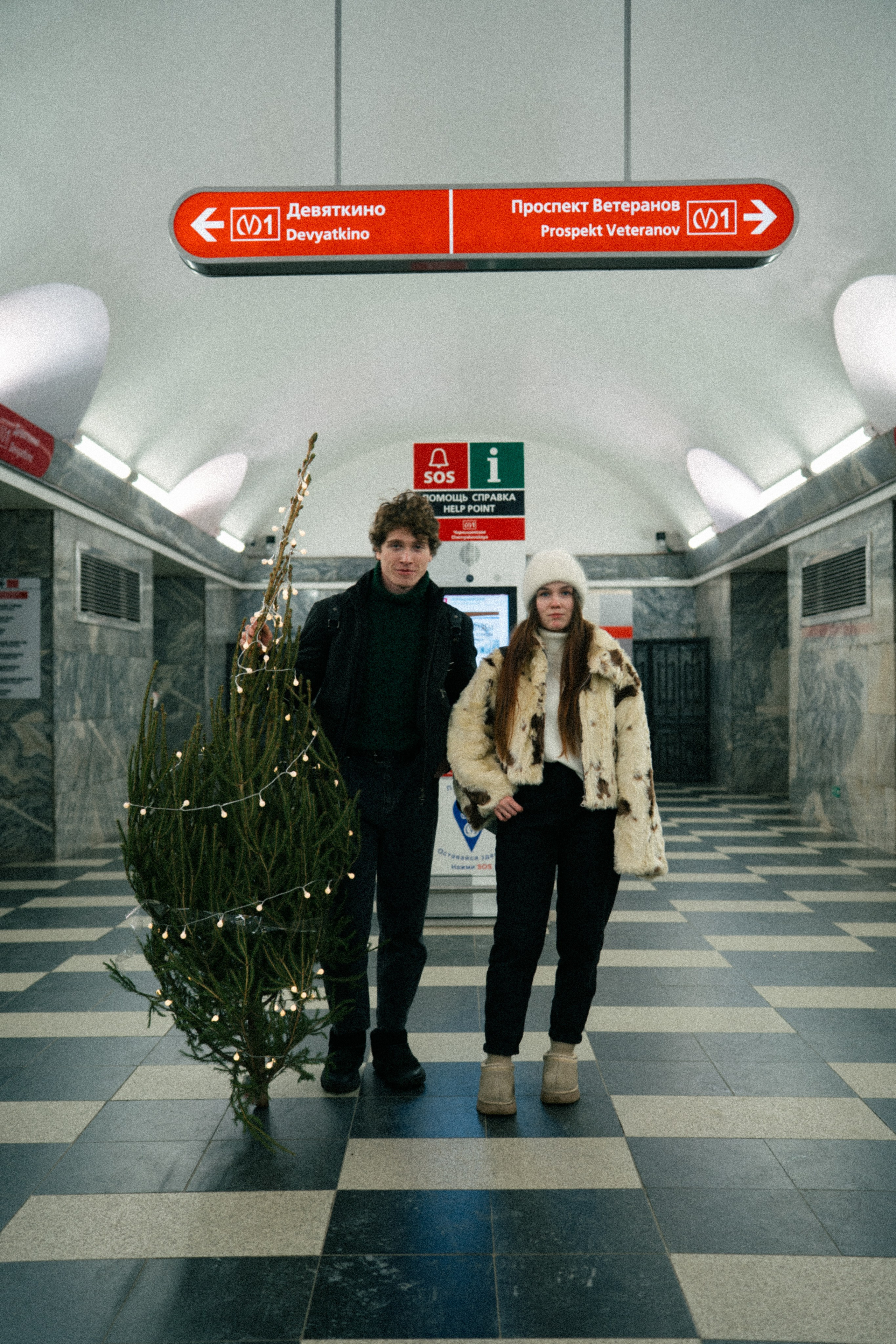 НОВОГОДНЯЯ ПРОГУЛКА ПАРЫ ПО ЧЕРНЫШЕВСКОЙ ПЕРЕД НОВЫМ ГОДОМ. Профессиональный фотограф, Санкт-Петербург — Виктория Богомолова